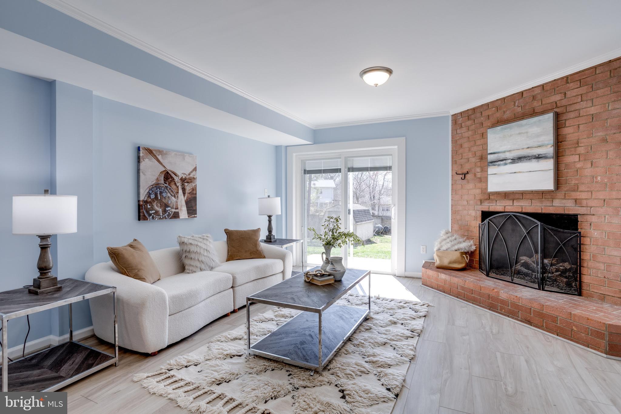 COUNTRY CLUB VIEW - Residential