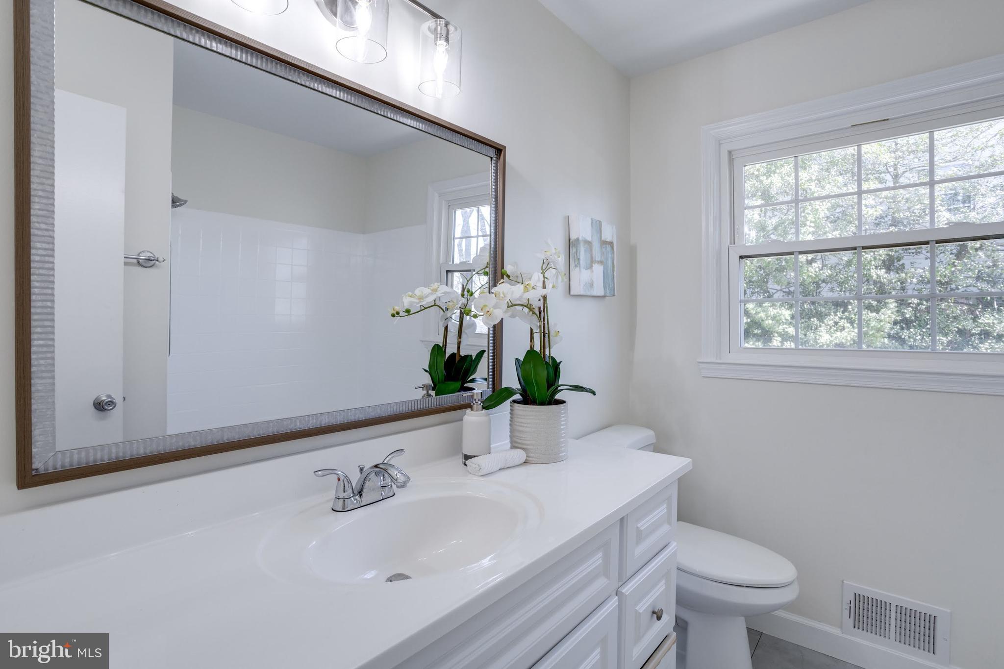 COUNTRY CLUB VIEW - Residential