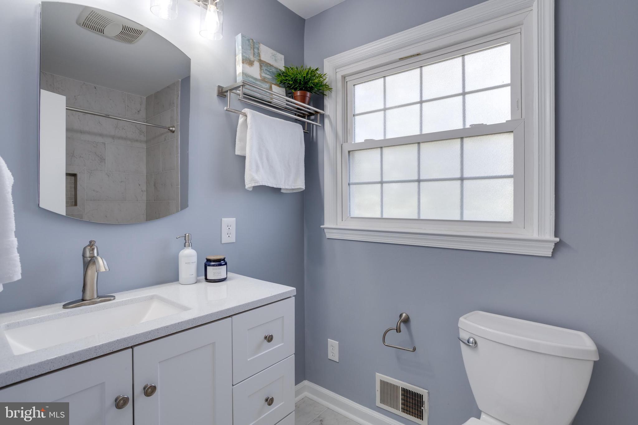 COUNTRY CLUB VIEW - Residential