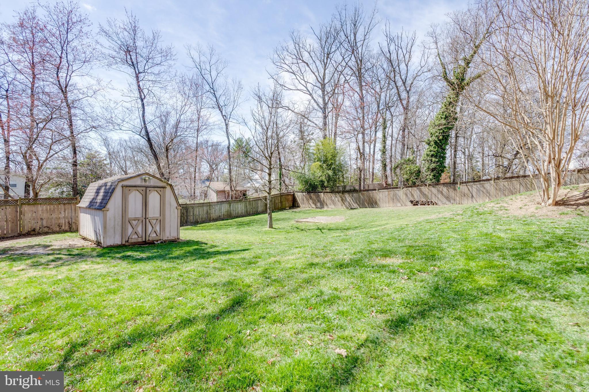 COUNTRY CLUB VIEW - Residential