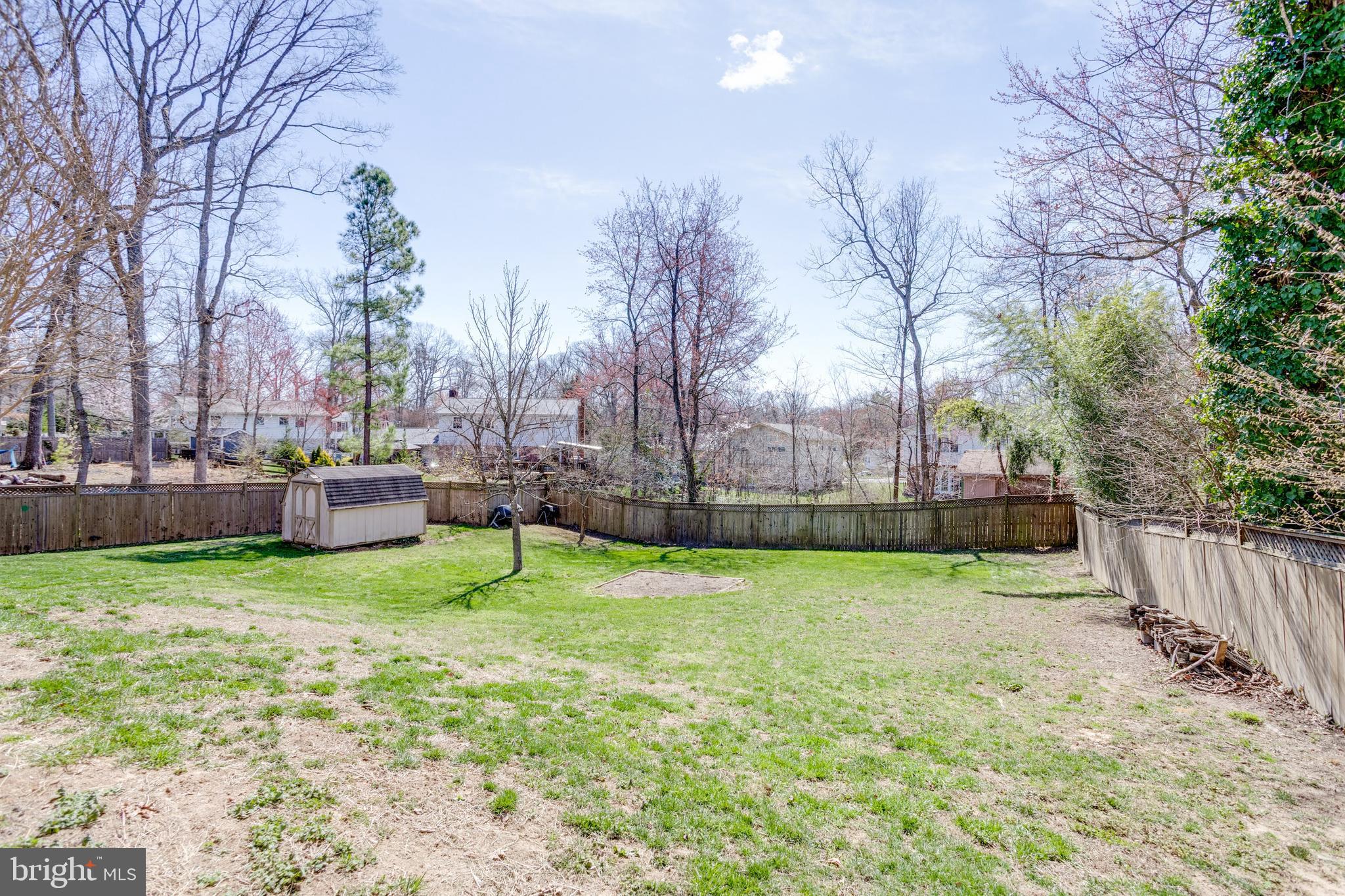 COUNTRY CLUB VIEW - Residential