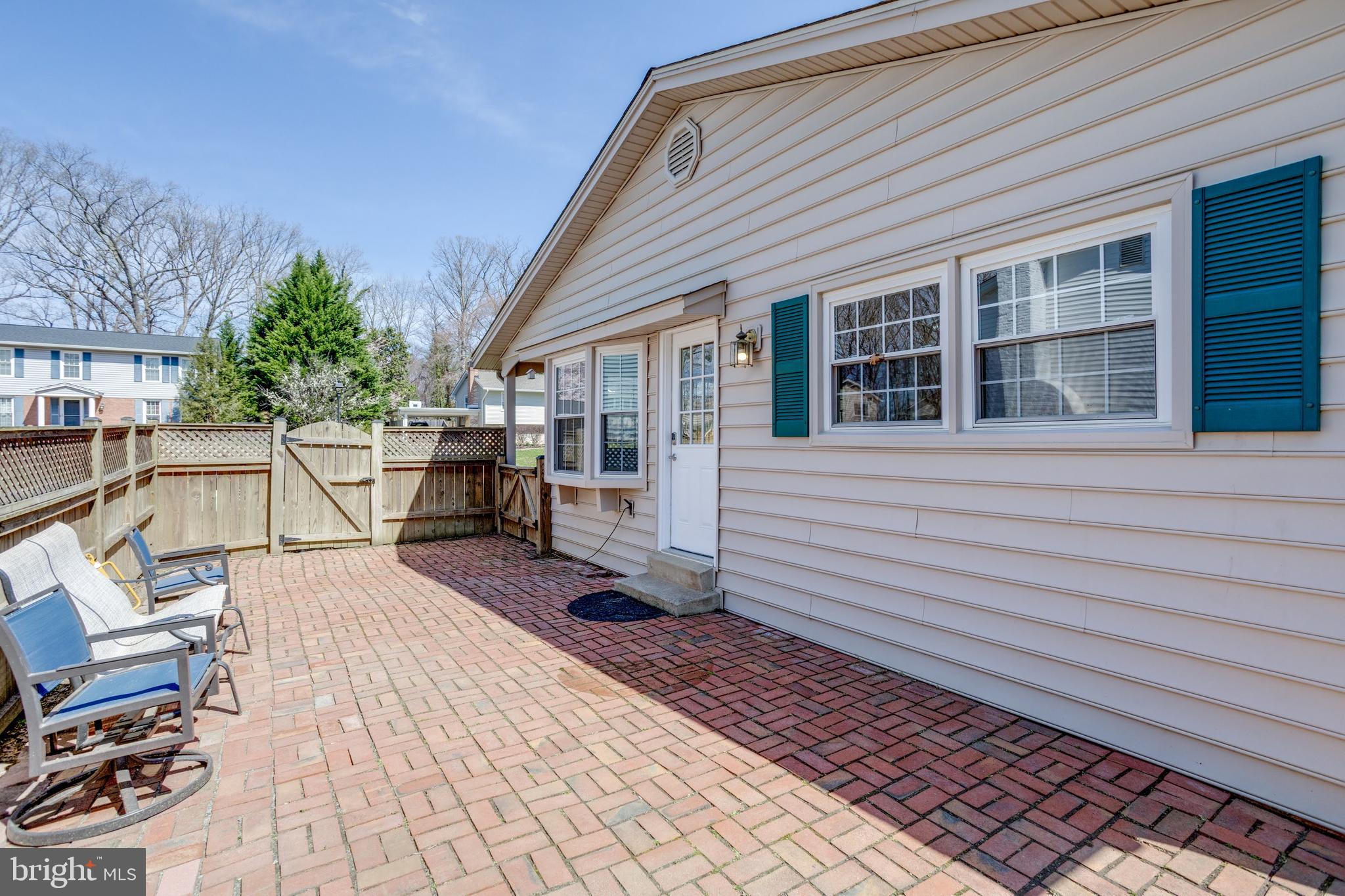 COUNTRY CLUB VIEW - Residential