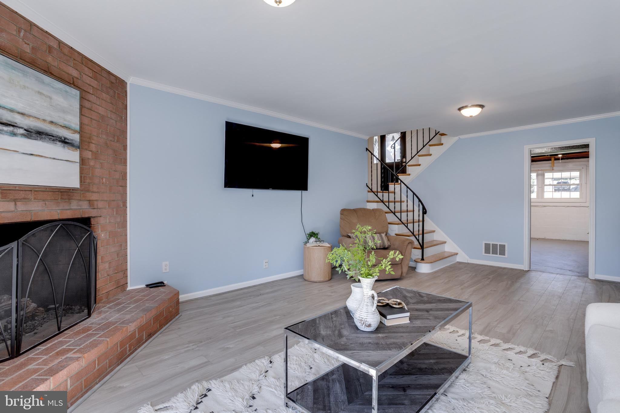 COUNTRY CLUB VIEW - Residential