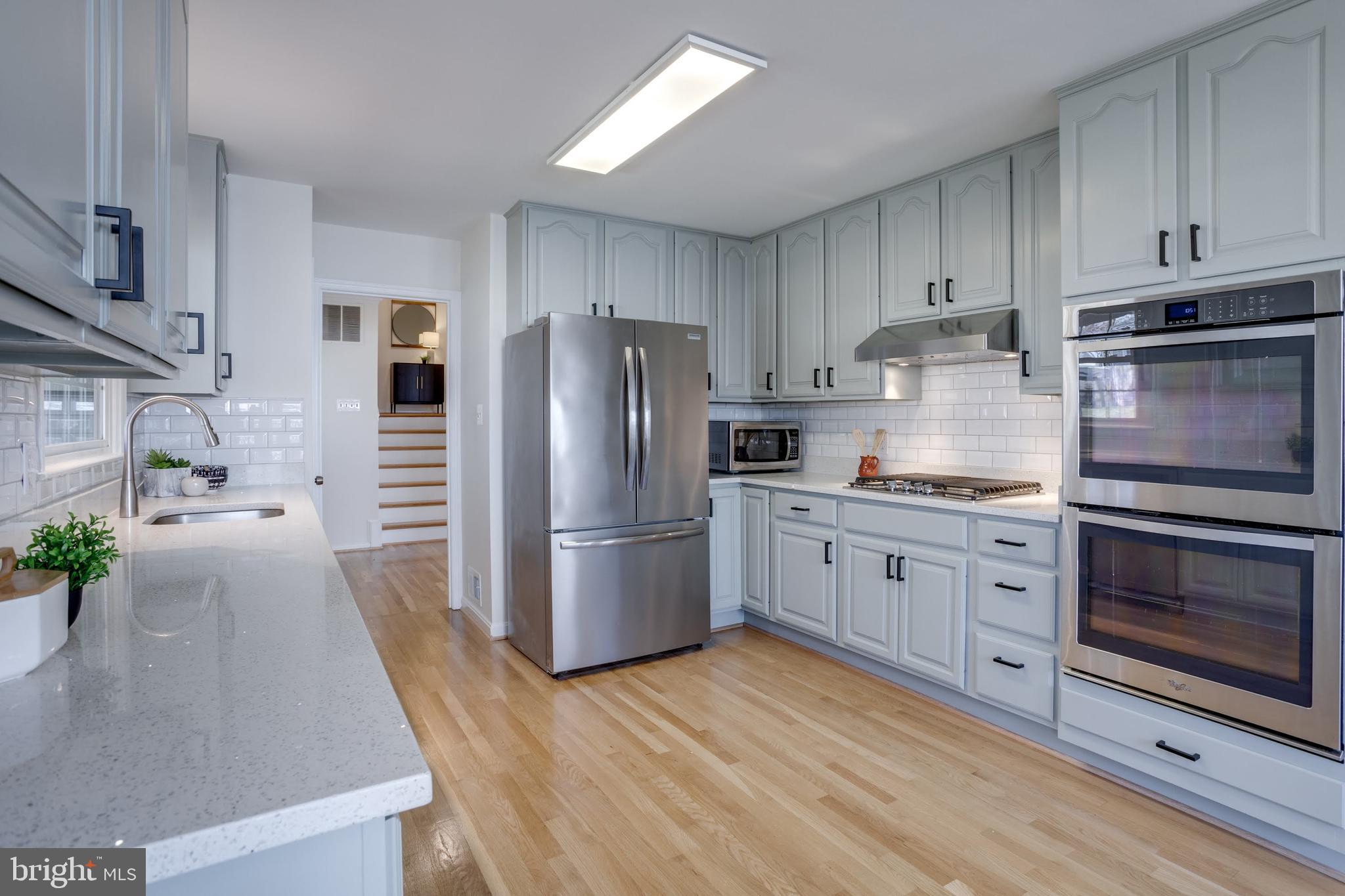 COUNTRY CLUB VIEW - Residential