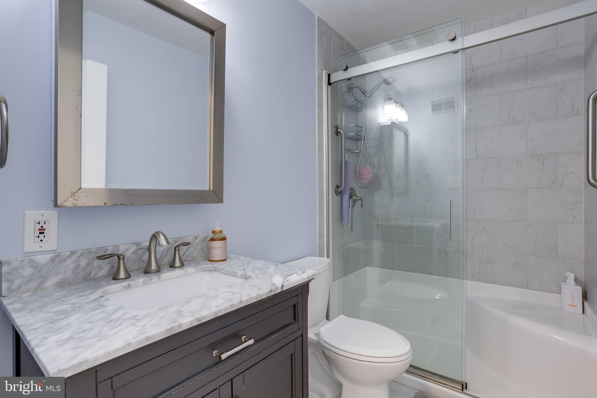 COUNTRY CLUB VIEW - Residential