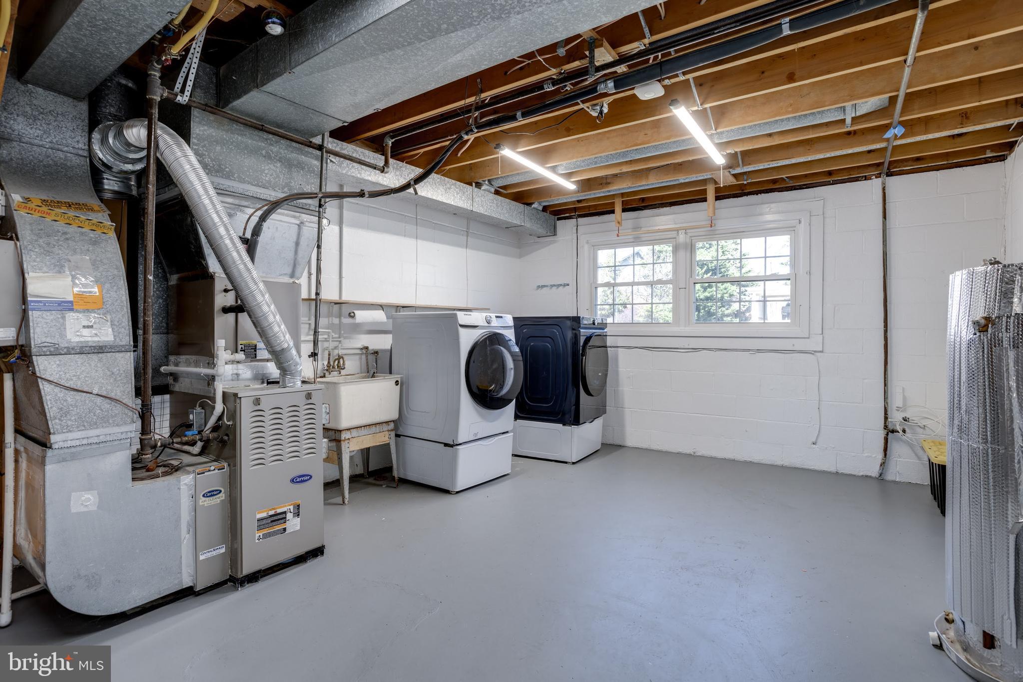 COUNTRY CLUB VIEW - Residential