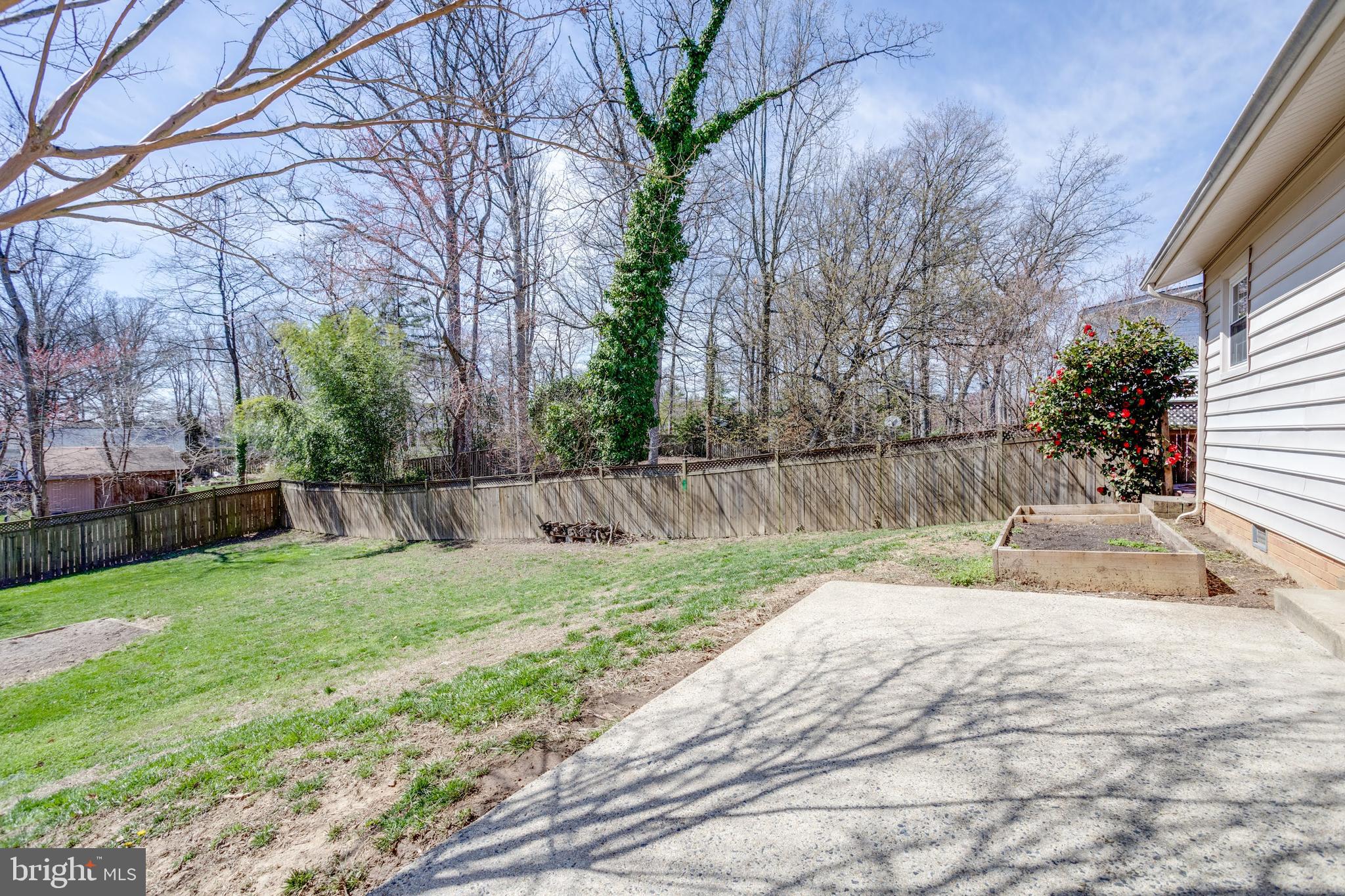 COUNTRY CLUB VIEW - Residential