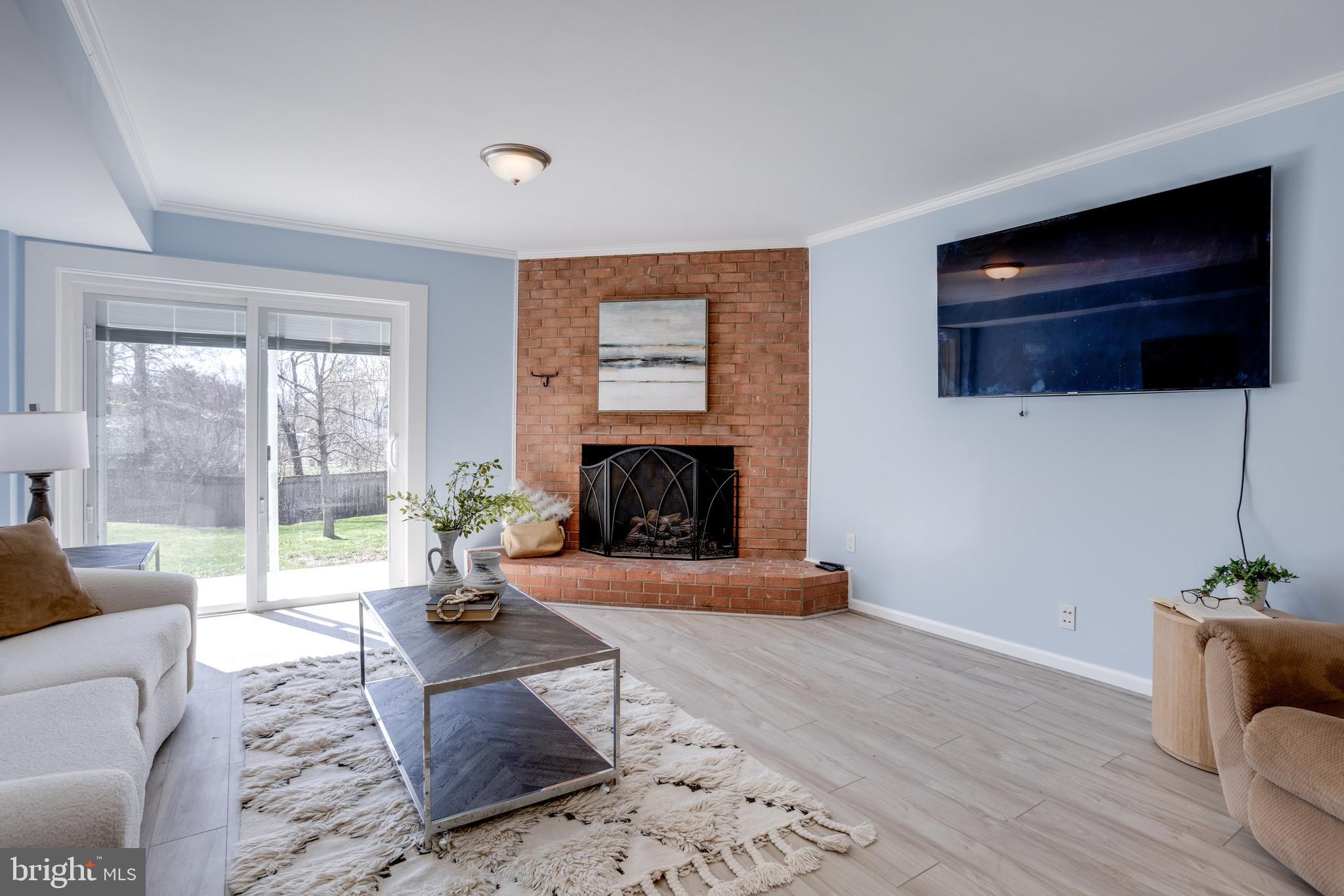 COUNTRY CLUB VIEW - Residential