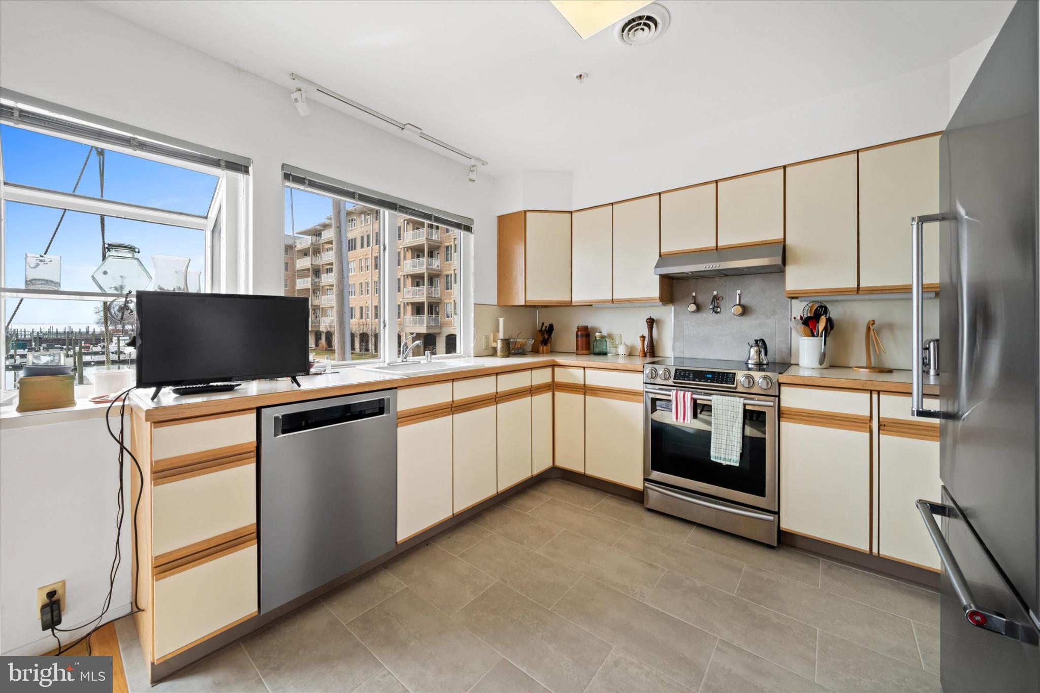 LOG POND - Residential