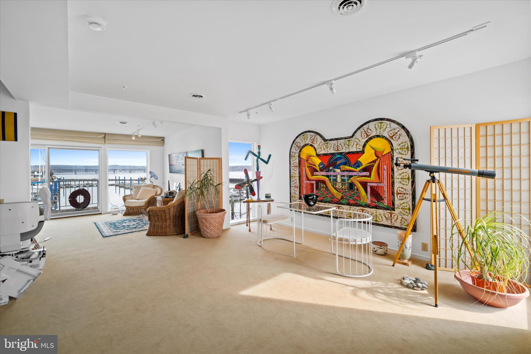 LOG POND - Residential