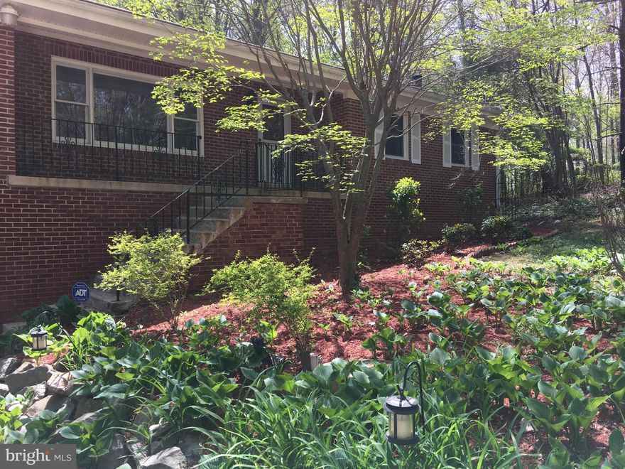 Location, Location, Location!!! Renovated, lovely 5 BR 3 BTH UNFURNISHED, Raised rambler SFH, nearby PWC schools. Upgrades, double-sided fireplace, HUGE kitchen with tile flooring & granite countertops, Large MBR with attached Bonus room with large walk-in closet. Close to I-95, I-66, PW Parkway, 234/Dumfries Rd.  Deposit & references required. MUST SEE to appreciate. Minimum one year LEASE.