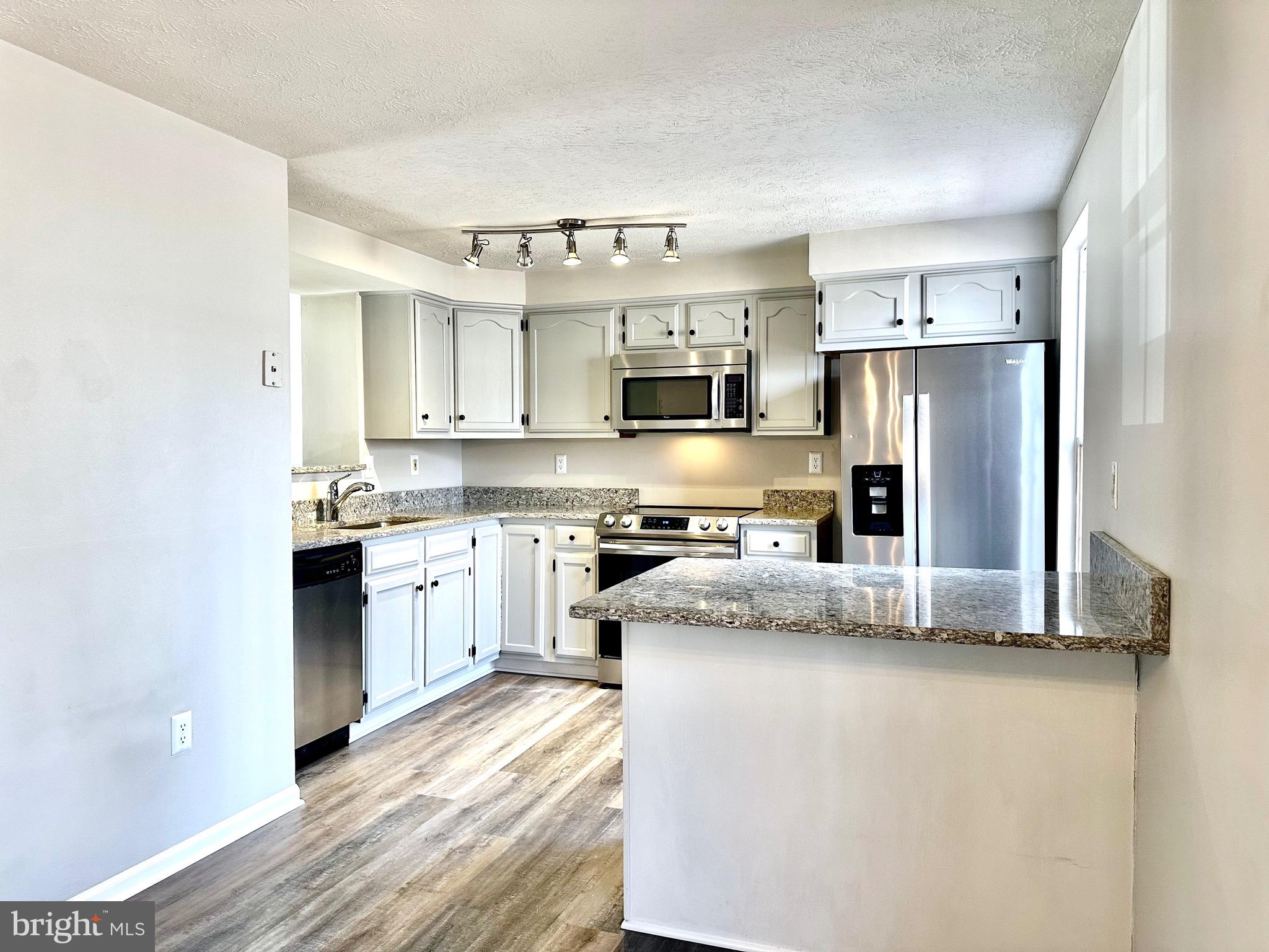 CONSTANT FRIENDSHIP - Residential Lease