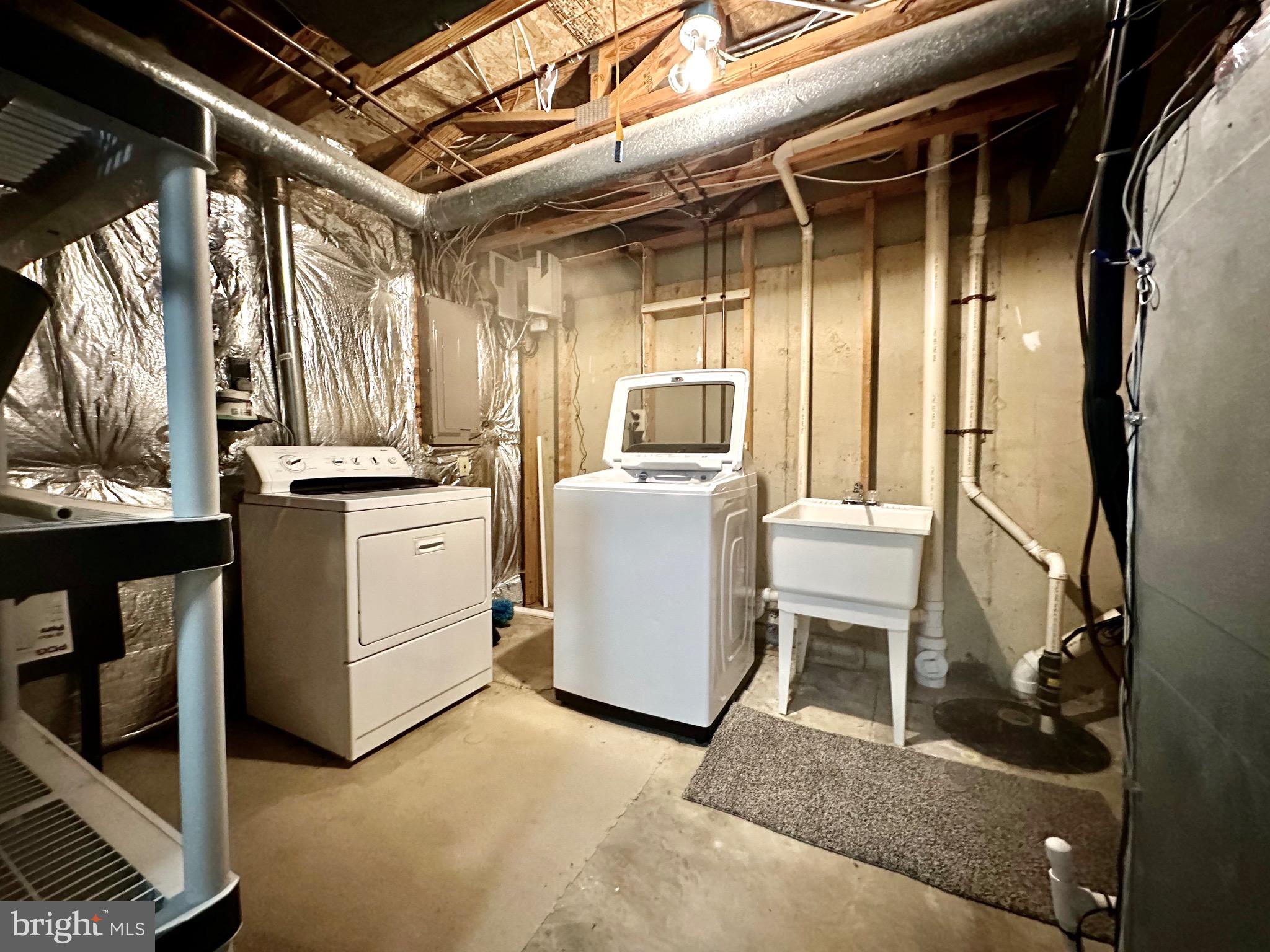 CONSTANT FRIENDSHIP - Residential Lease