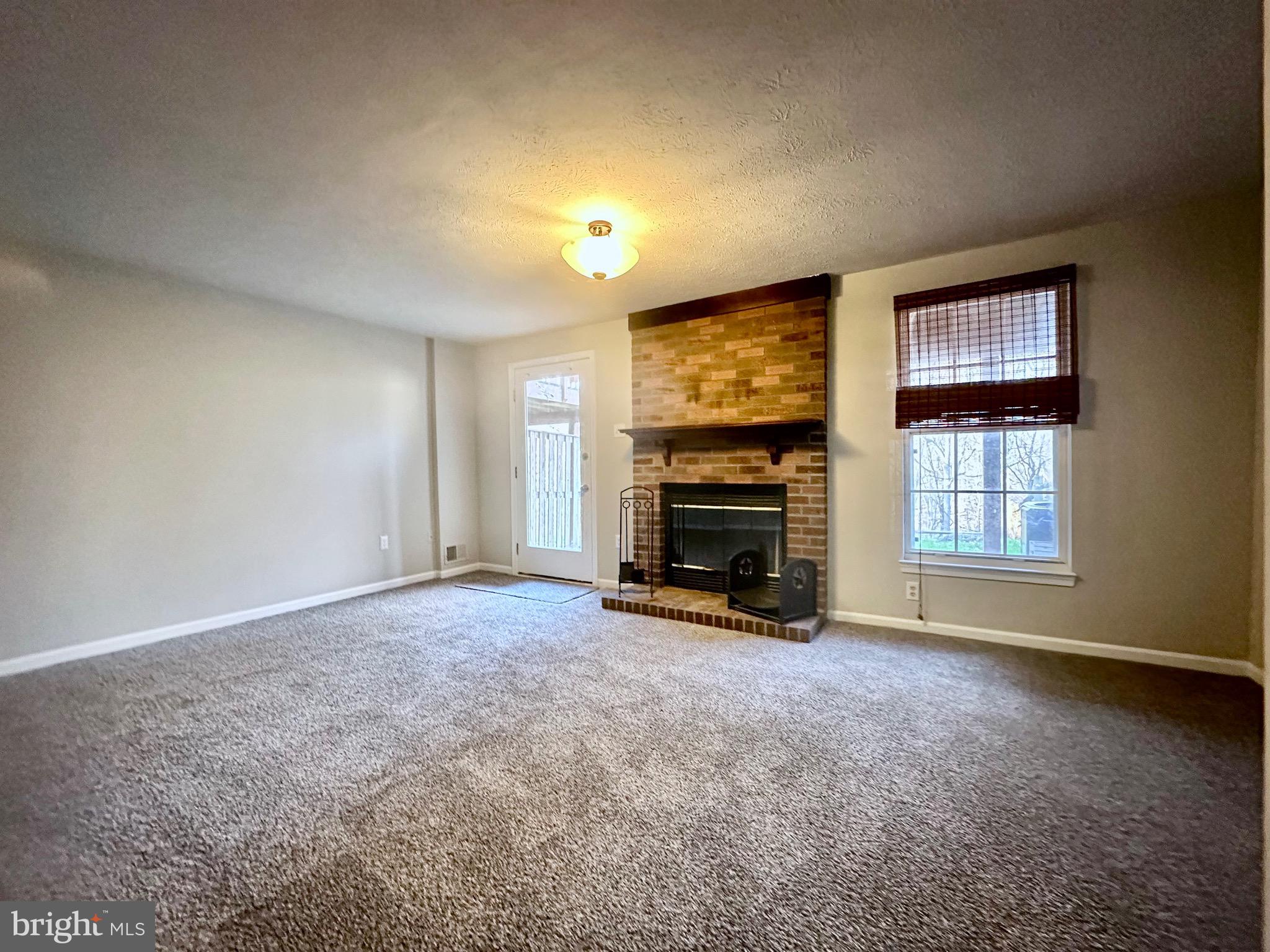 CONSTANT FRIENDSHIP - Residential Lease