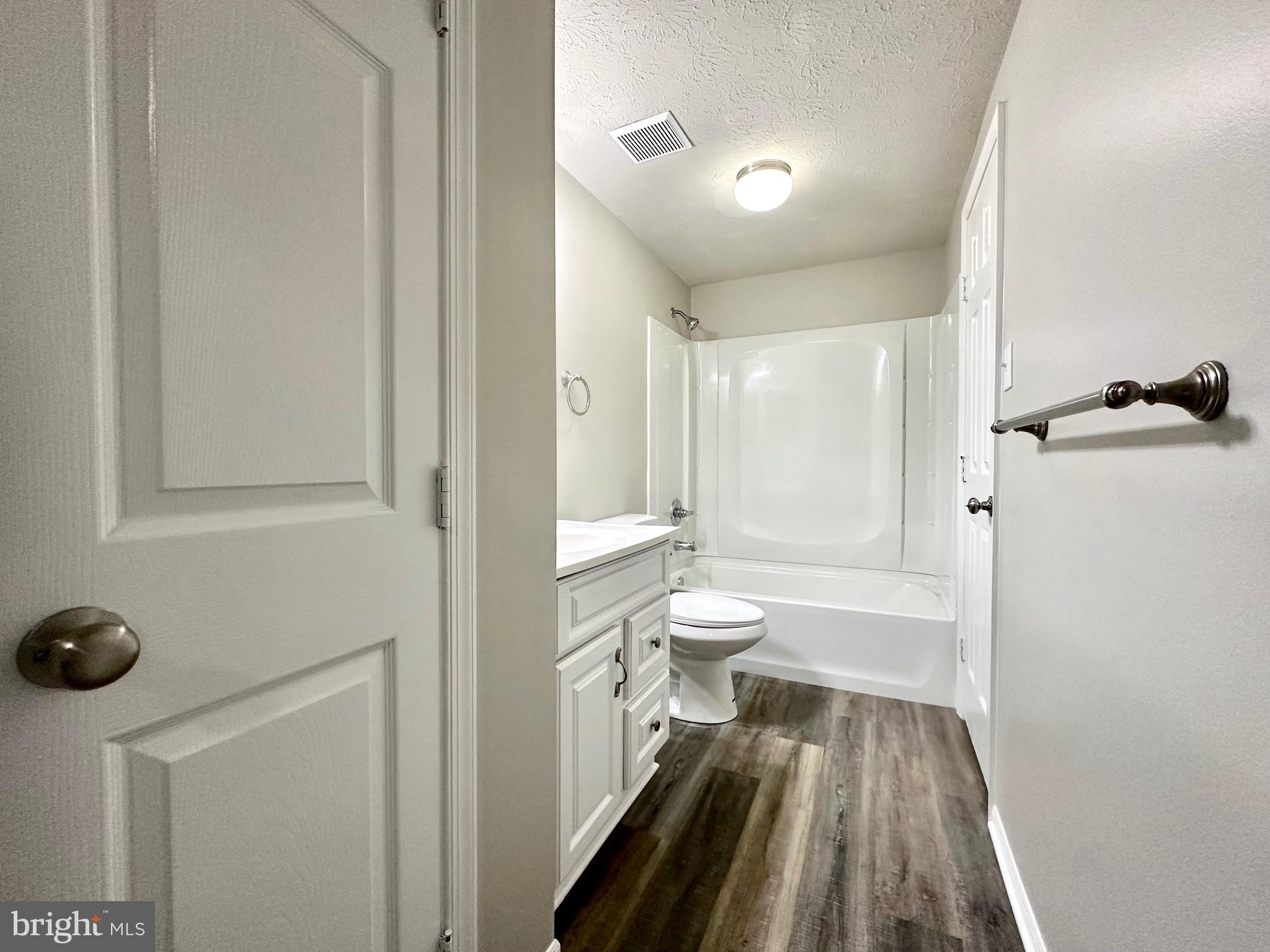 CONSTANT FRIENDSHIP - Residential Lease