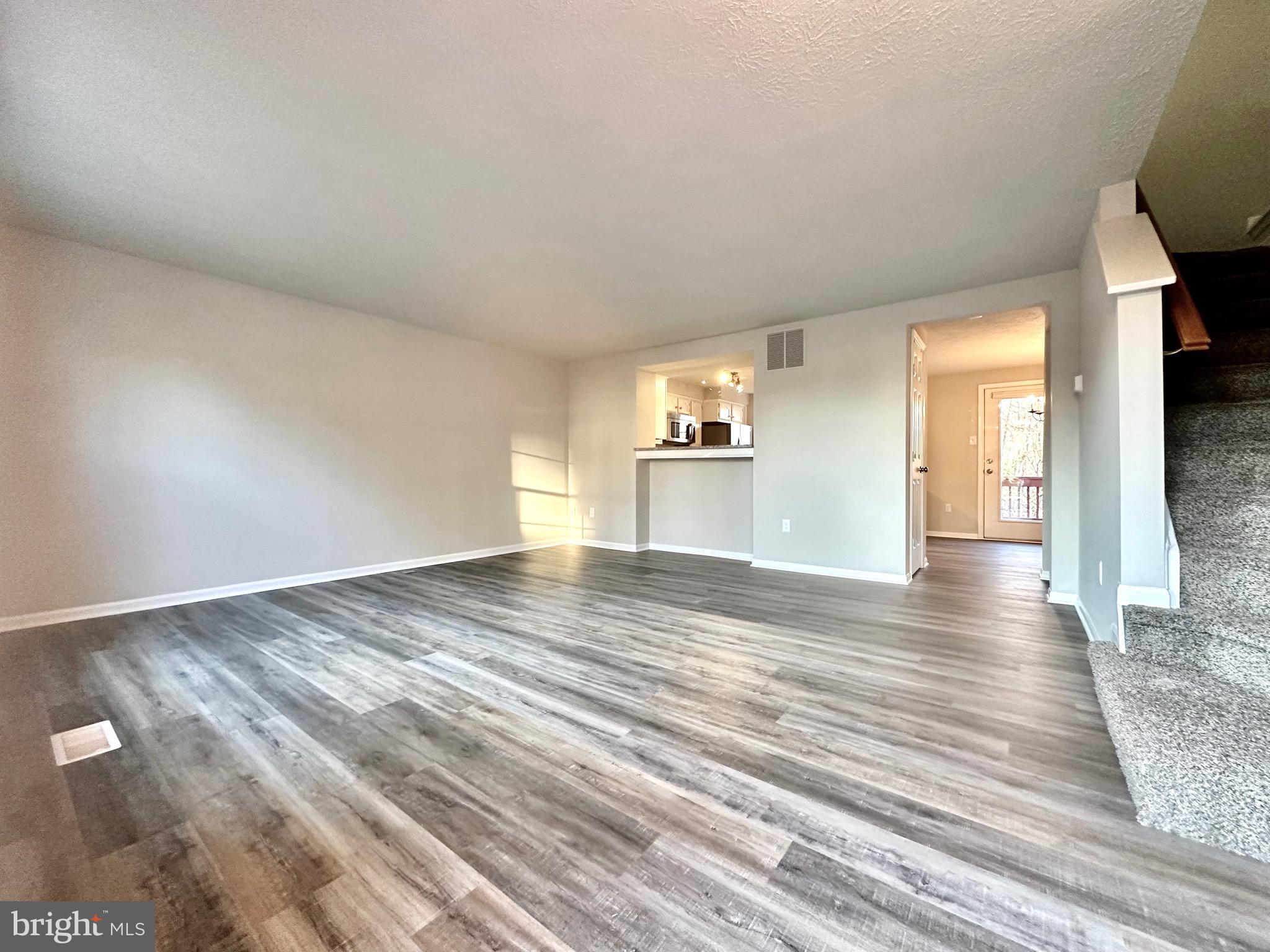 CONSTANT FRIENDSHIP - Residential Lease