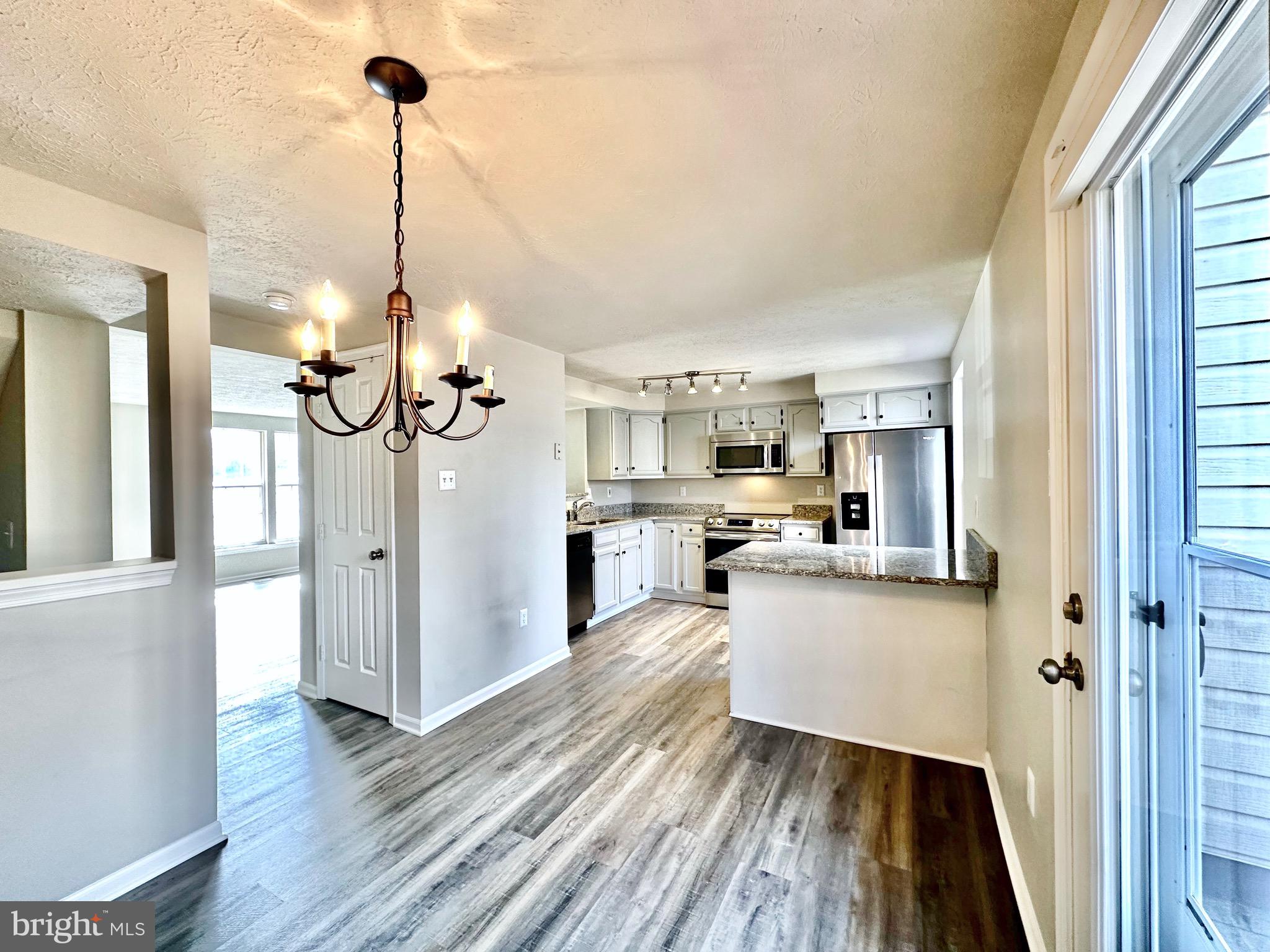 CONSTANT FRIENDSHIP - Residential Lease