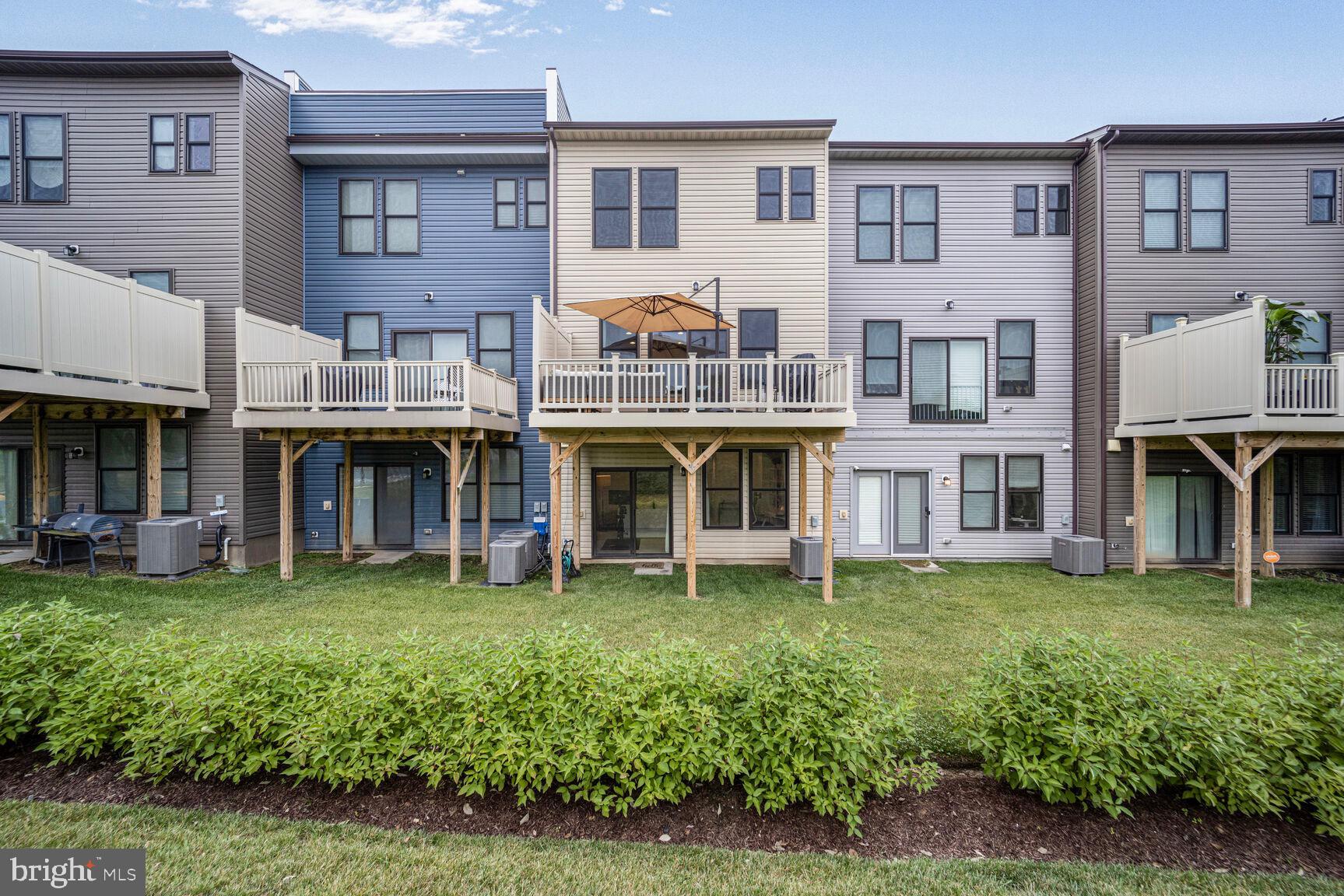 VISTA GARDENS - Residential