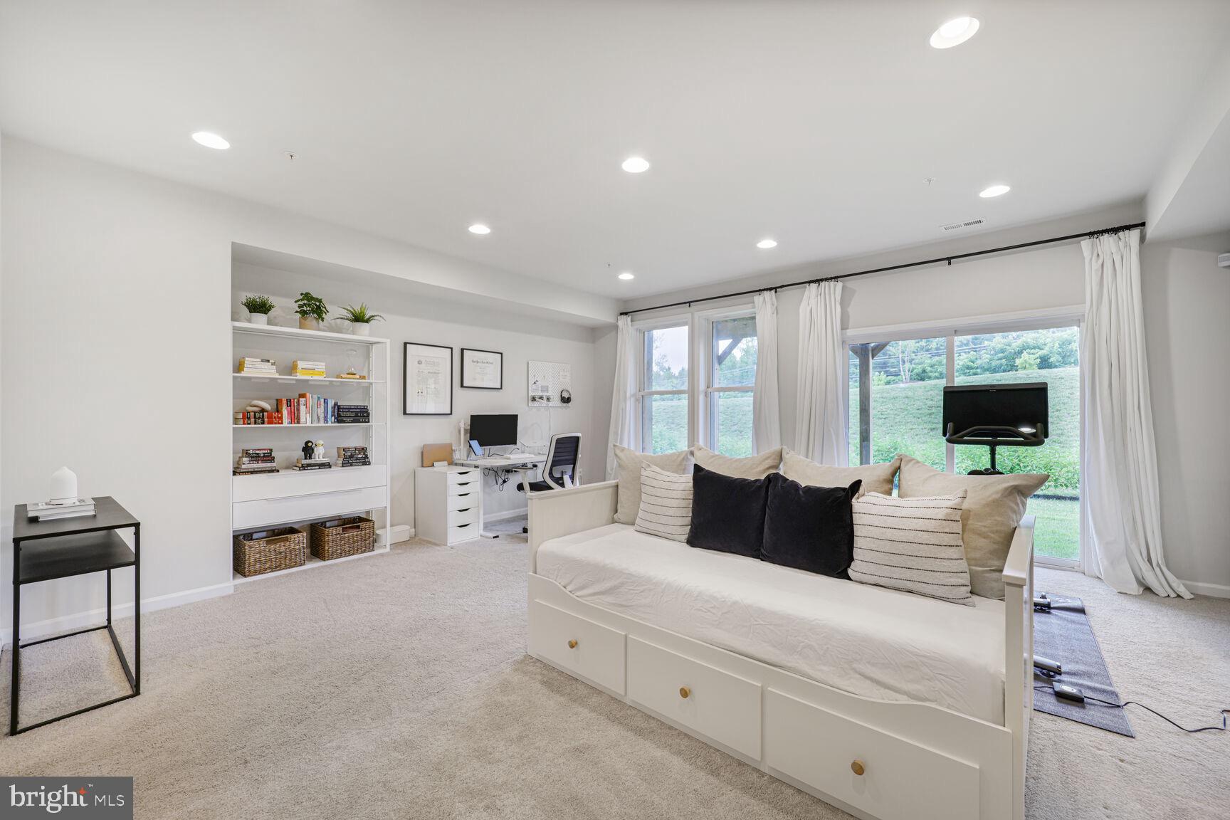 VISTA GARDENS - Residential