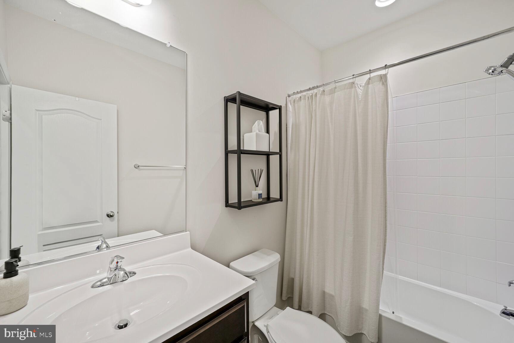 VISTA GARDENS - Residential