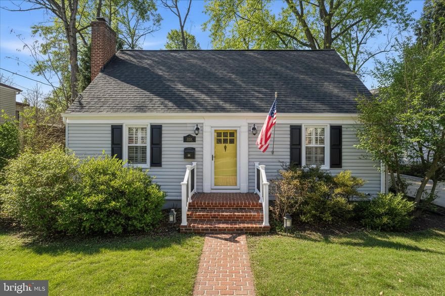 Expanded and updated Cape Cod in Claremont -  offers 4 bedrooms and 2 baths, with numerous upgrades throughout. Enjoy indoor-outdoor living with a large screened-in porch and deck overlooking a private, beautifully landscaped backyard—complete with a storage shed.

You’ll love the unbeatable location near neighborhood favorites like the Four Mile Run Trail, Barcroft Community Center and park, dog parks, and Shirlington Village with its shops, restaurants, theaters, and library.

Easy commute! Just minutes to The Pentagon, Pentagon City, Alexandria, and Washington, DC..