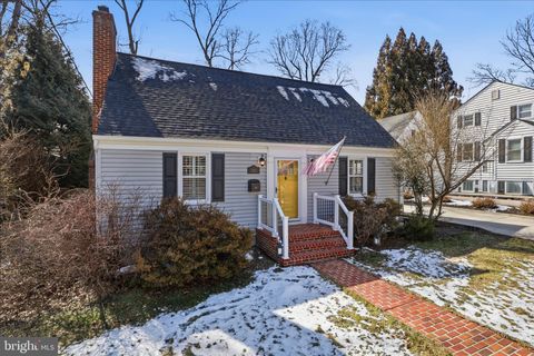 Photo of 2406 S Dinwiddie Street, ARLINGTON, VA 22206 (MLS # VAAR2068748)