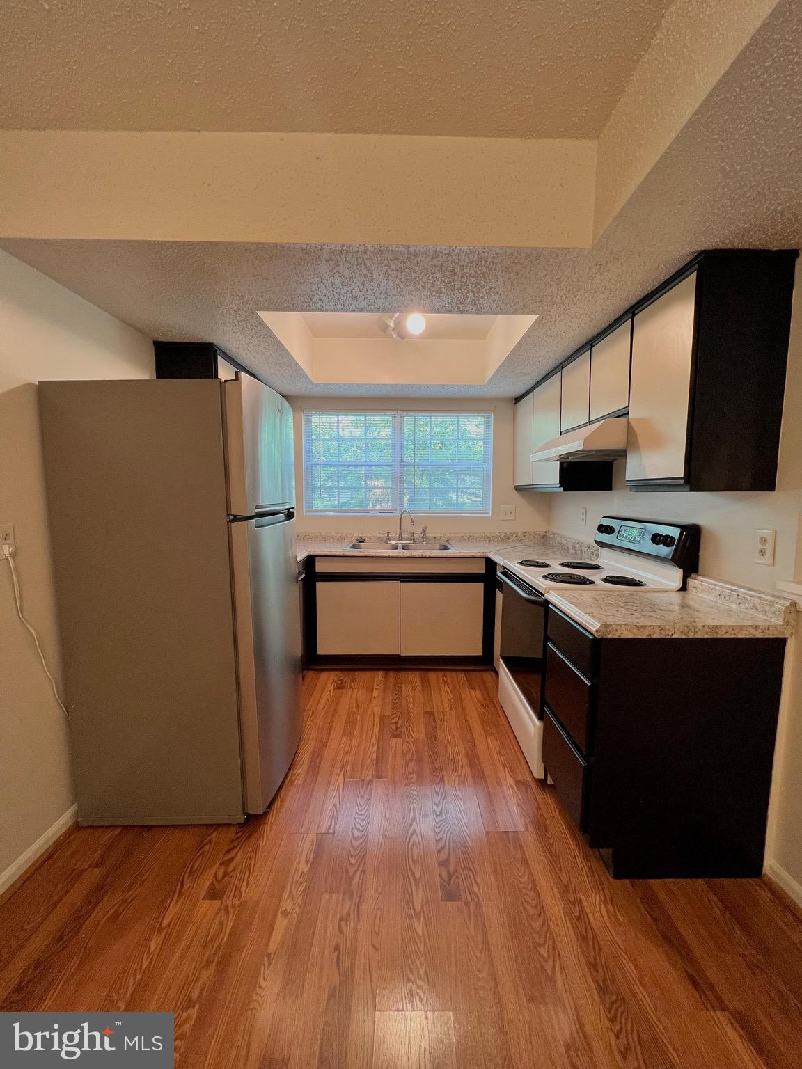 HUNTERS SQUARE - Residential Lease