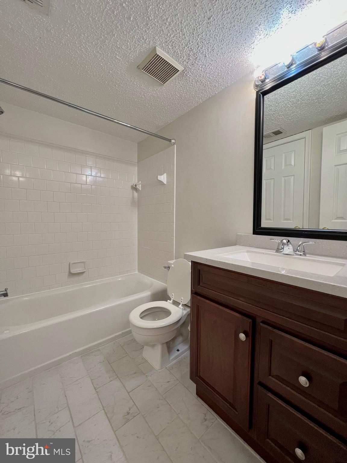 HUNTERS SQUARE - Residential Lease