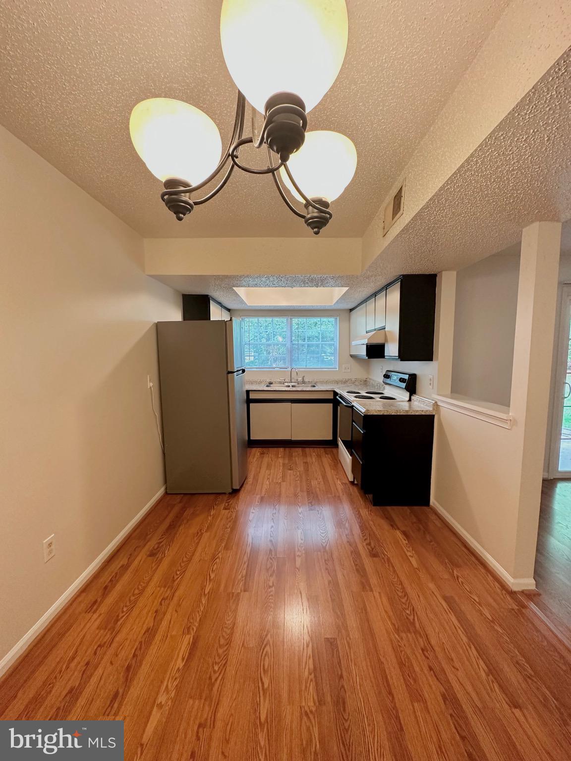 HUNTERS SQUARE - Residential Lease