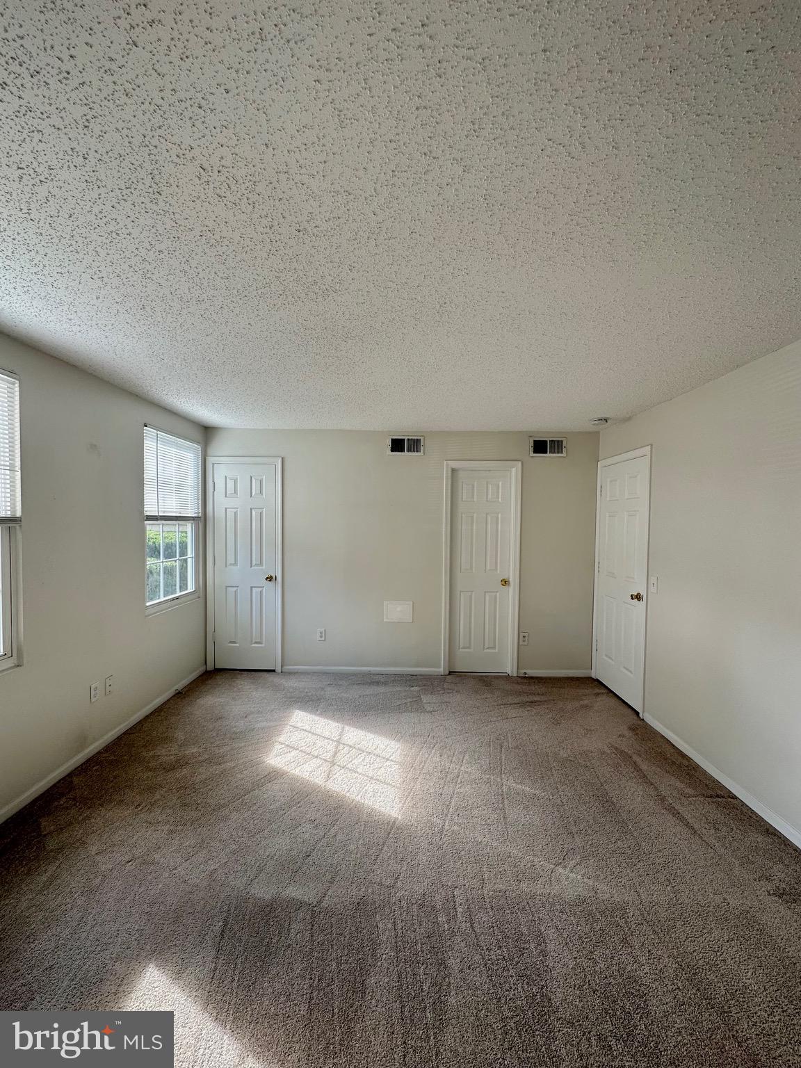 HUNTERS SQUARE - Residential Lease