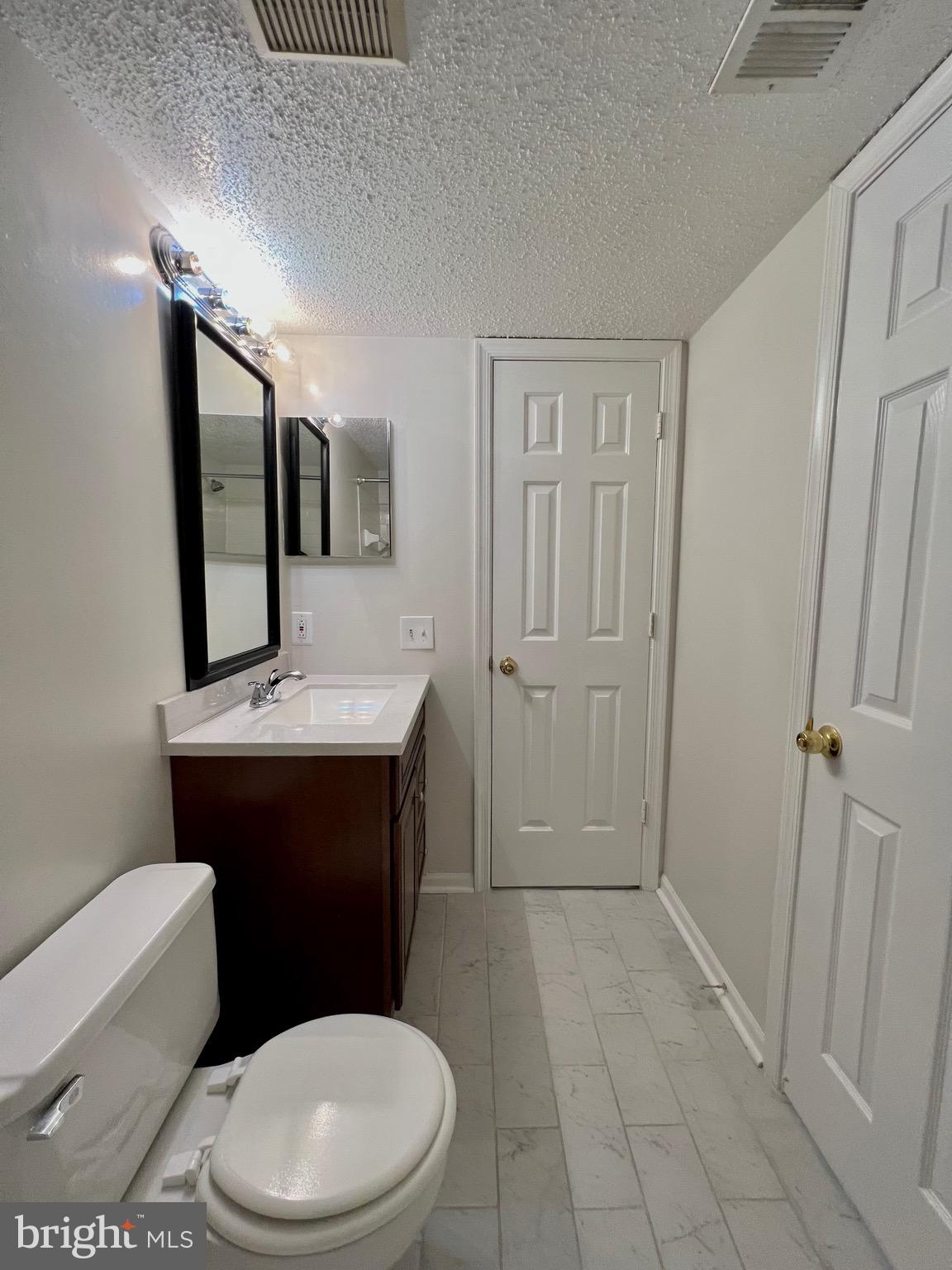 HUNTERS SQUARE - Residential Lease