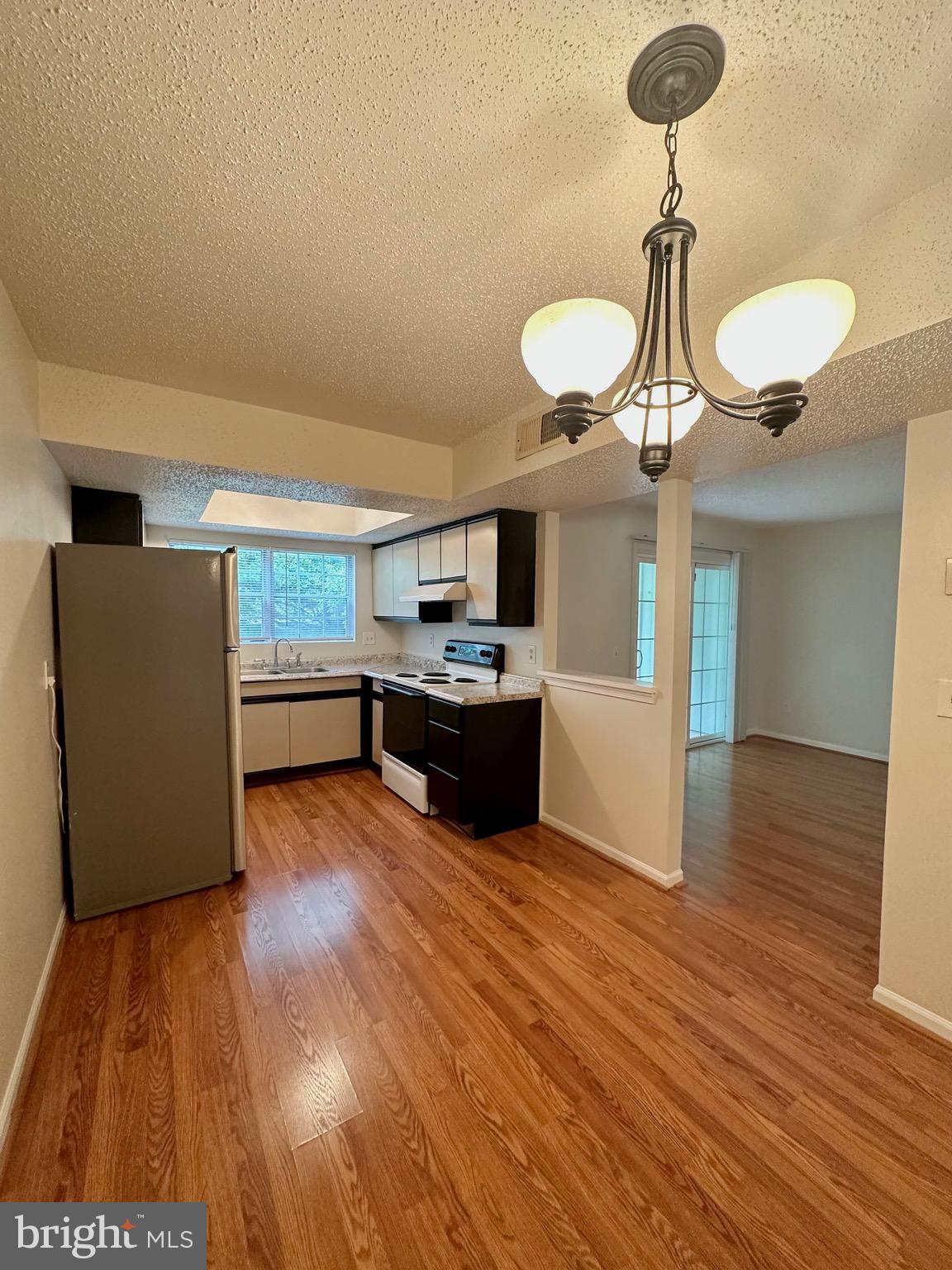 HUNTERS SQUARE - Residential Lease