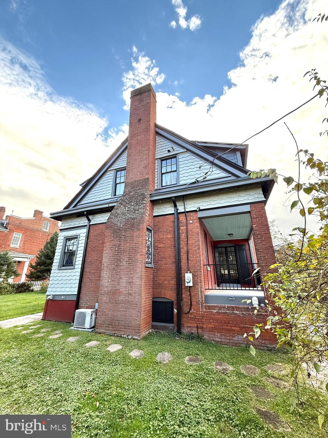 104 LINCOLN WAY WEST