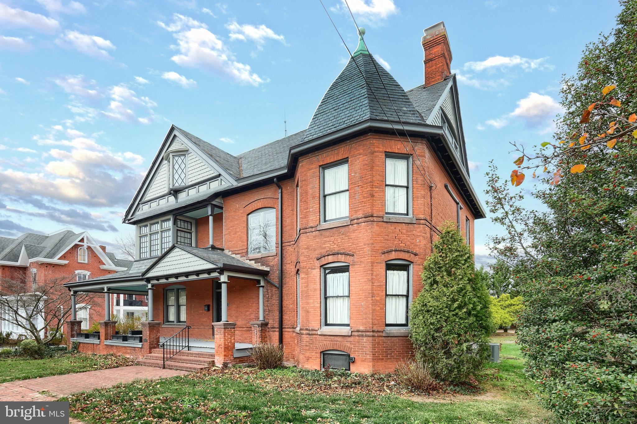 104 LINCOLN WAY WEST