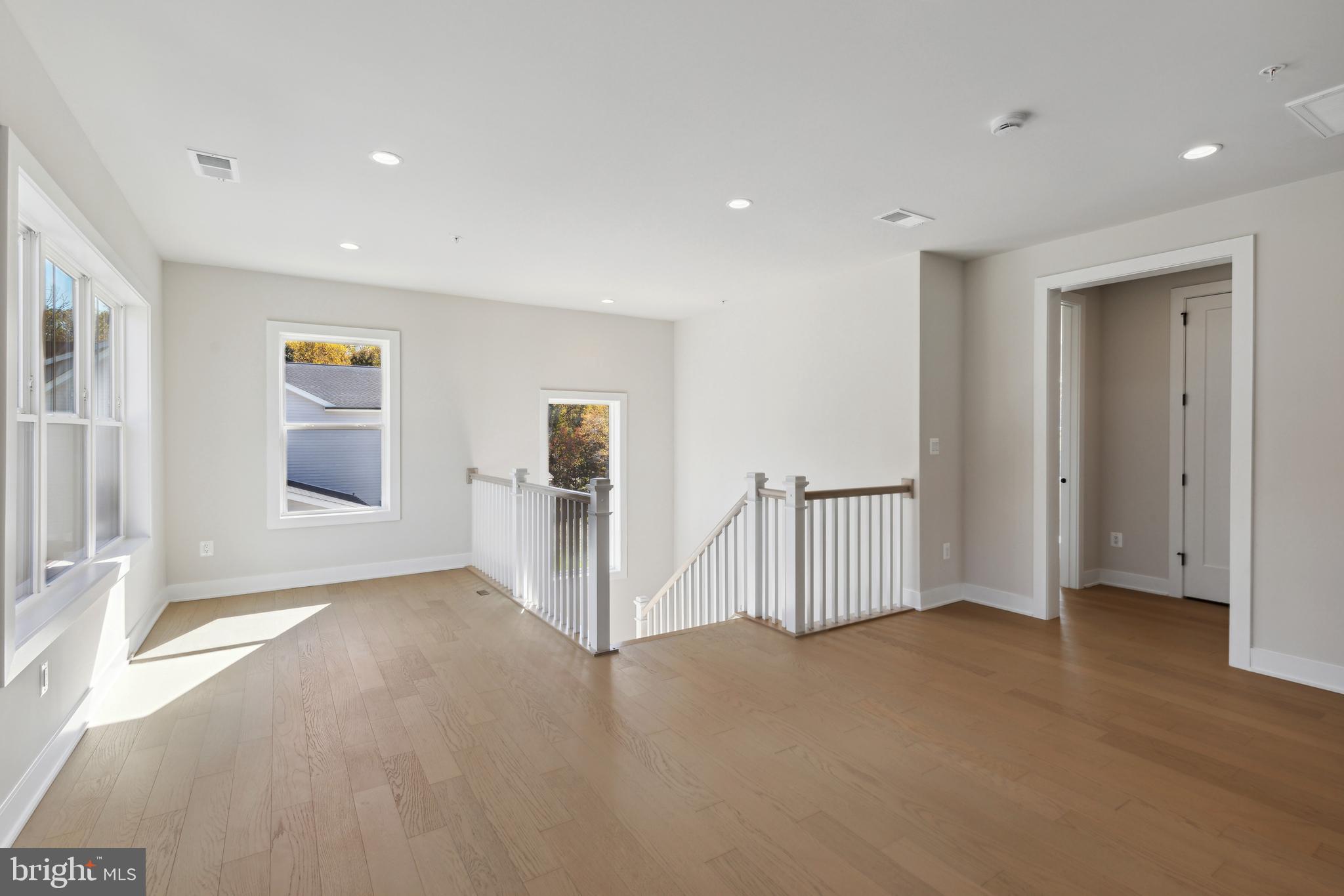 KINGSLEY WOODS - Residential