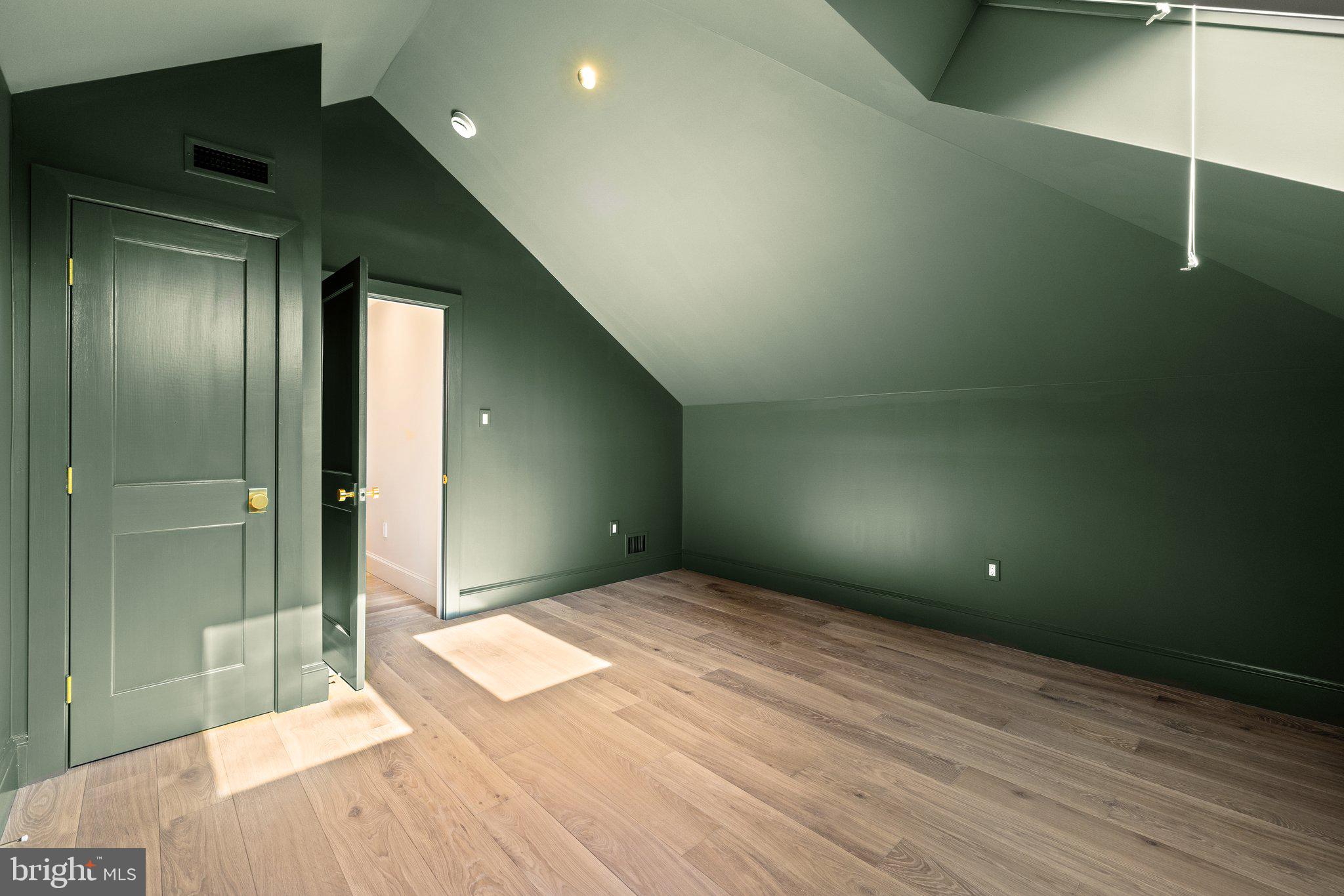 MAPLE GLEN - Residential