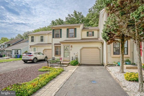 Townhouse For Sale - 5 Partridge Court<br/> MARLTON, NJ 08053