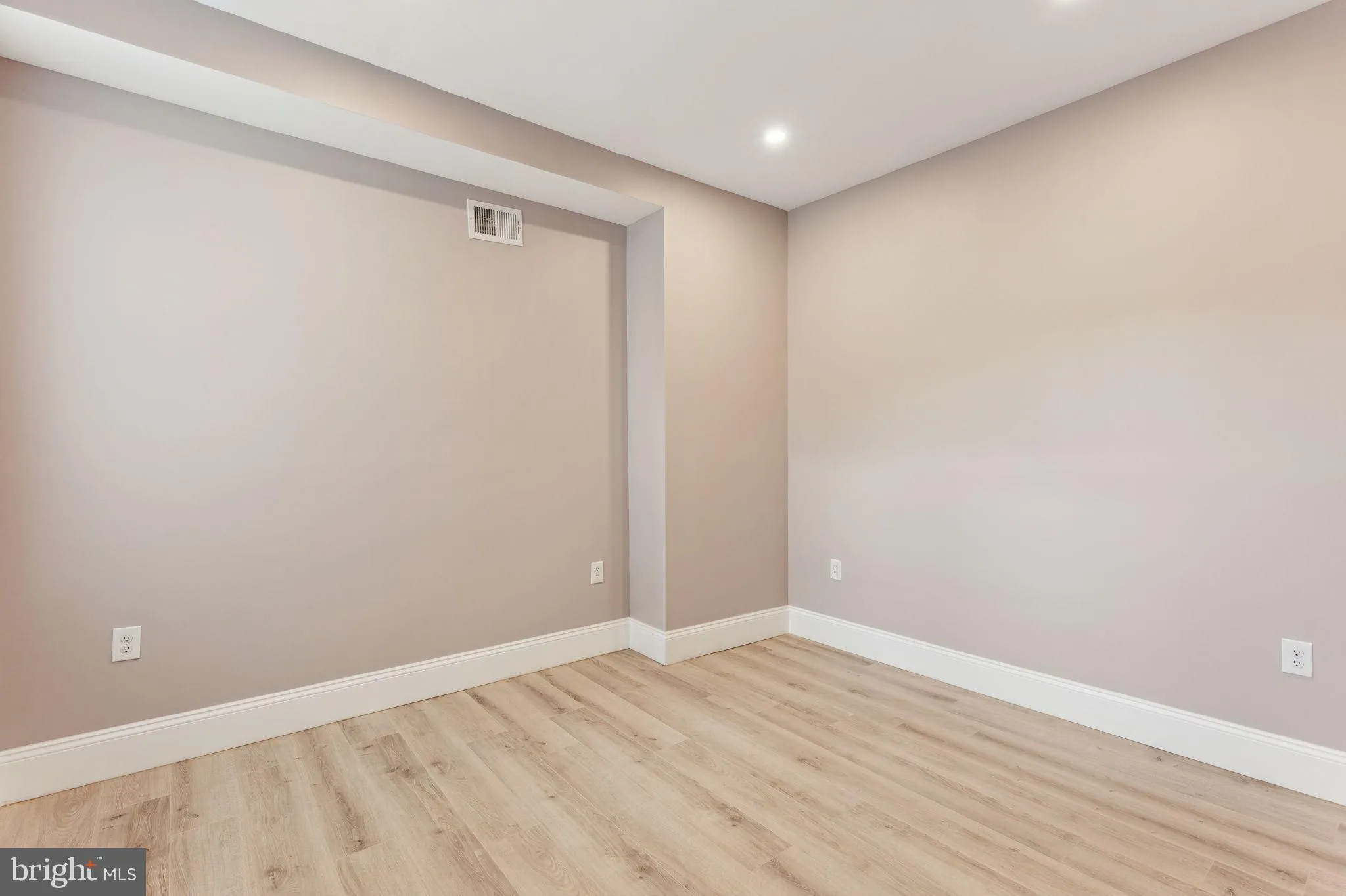 Philadelphia, Pennsylvania 19146, United States, 5 Bedrooms Bedrooms, ,5 BathroomsBathrooms,Residential,Contingent,14616