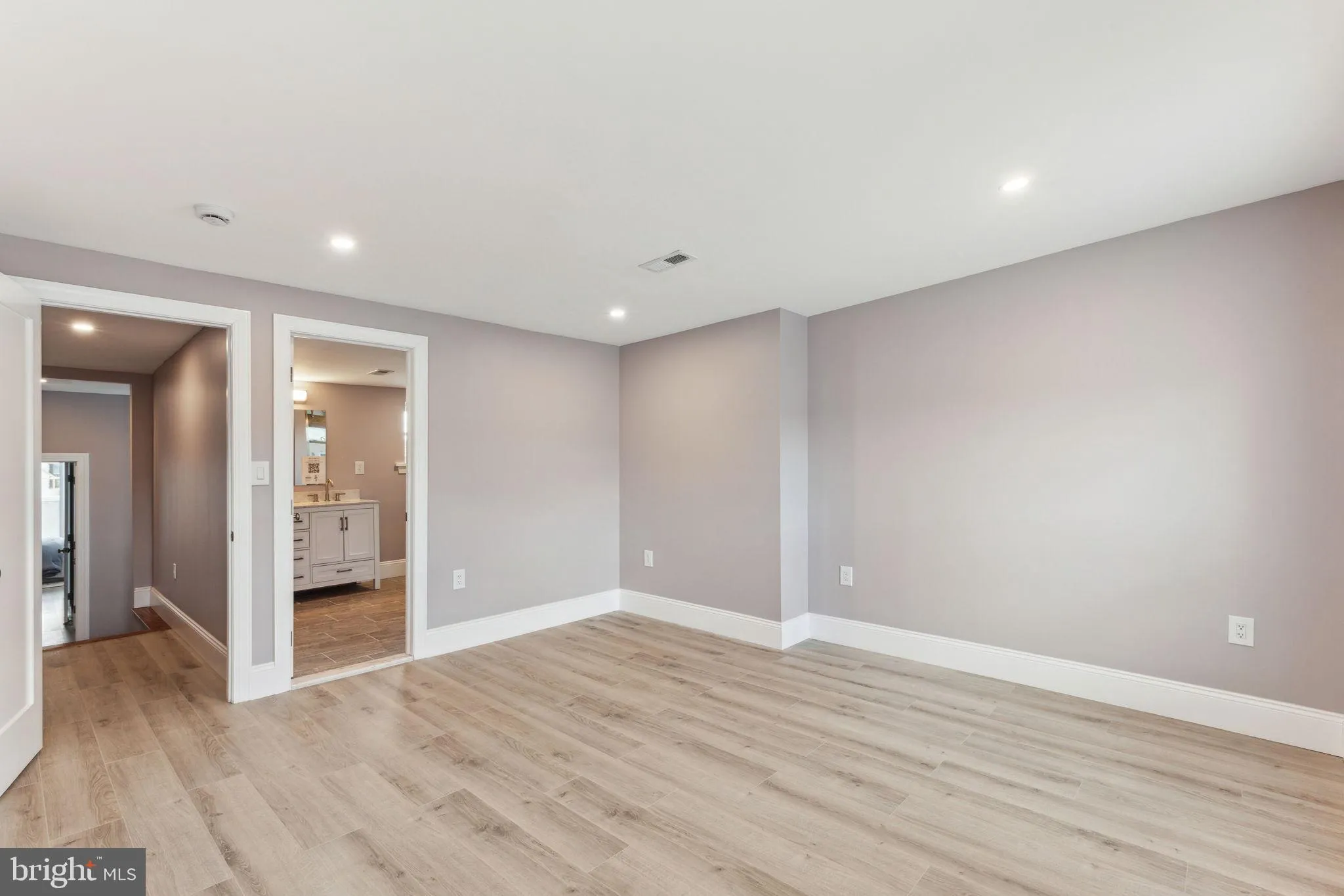 Philadelphia, Pennsylvania 19146, United States, 5 Bedrooms Bedrooms, ,5 BathroomsBathrooms,Residential,Contingent,14616