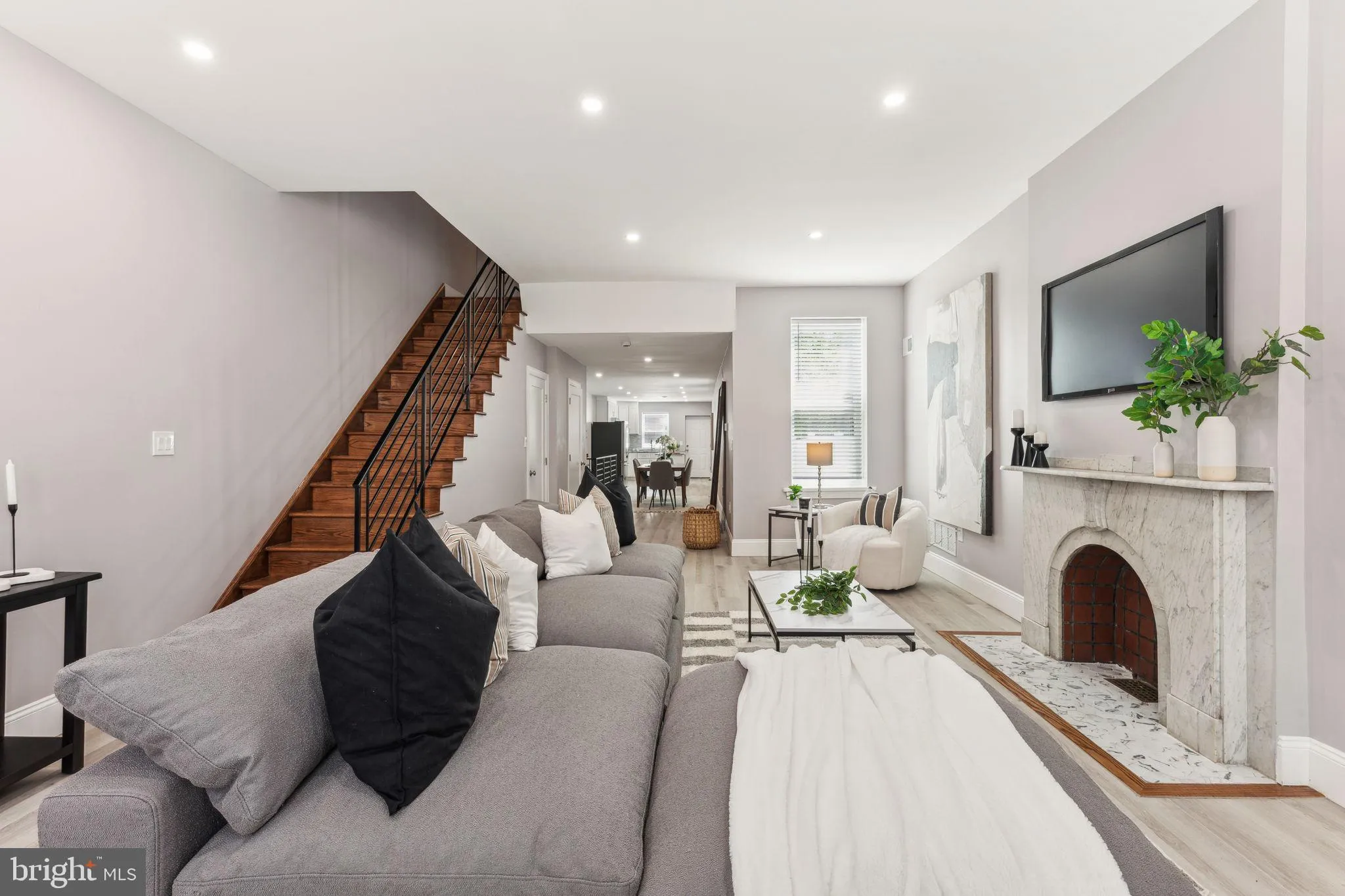 Philadelphia, Pennsylvania 19146, United States, 5 Bedrooms Bedrooms, ,5 BathroomsBathrooms,Residential,Contingent,14616