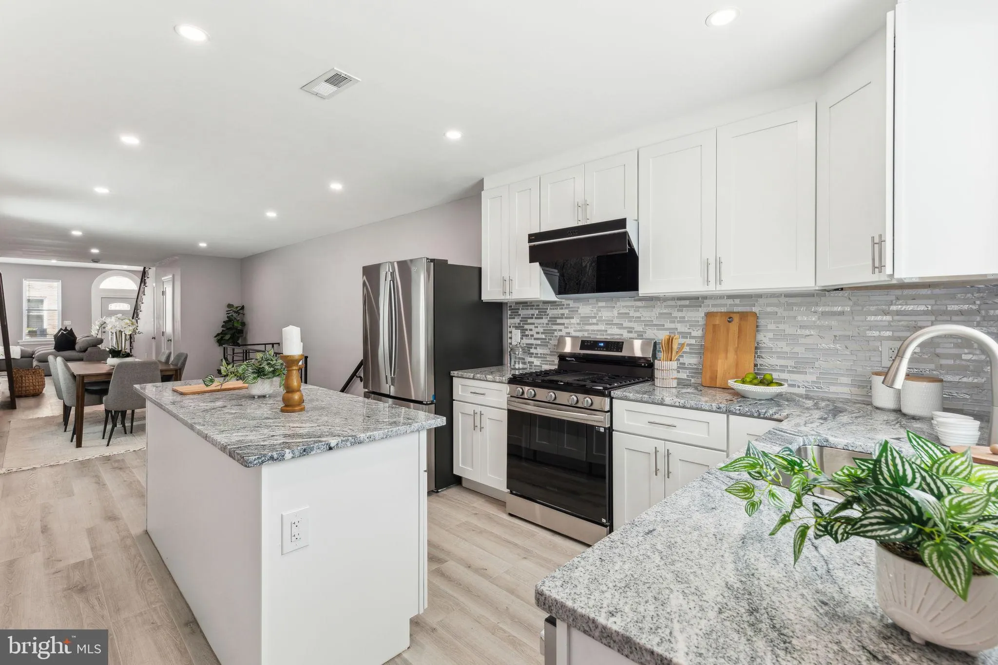 Philadelphia, Pennsylvania 19146, United States, 5 Bedrooms Bedrooms, ,5 BathroomsBathrooms,Residential,Contingent,14616