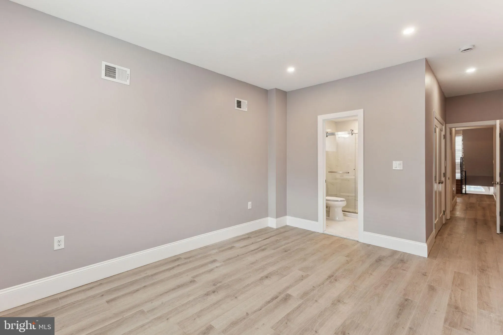 Philadelphia, Pennsylvania 19146, United States, 5 Bedrooms Bedrooms, ,5 BathroomsBathrooms,Residential,Contingent,14616