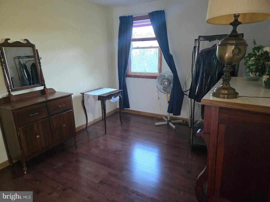 SHOEMAKER VIL - Residential