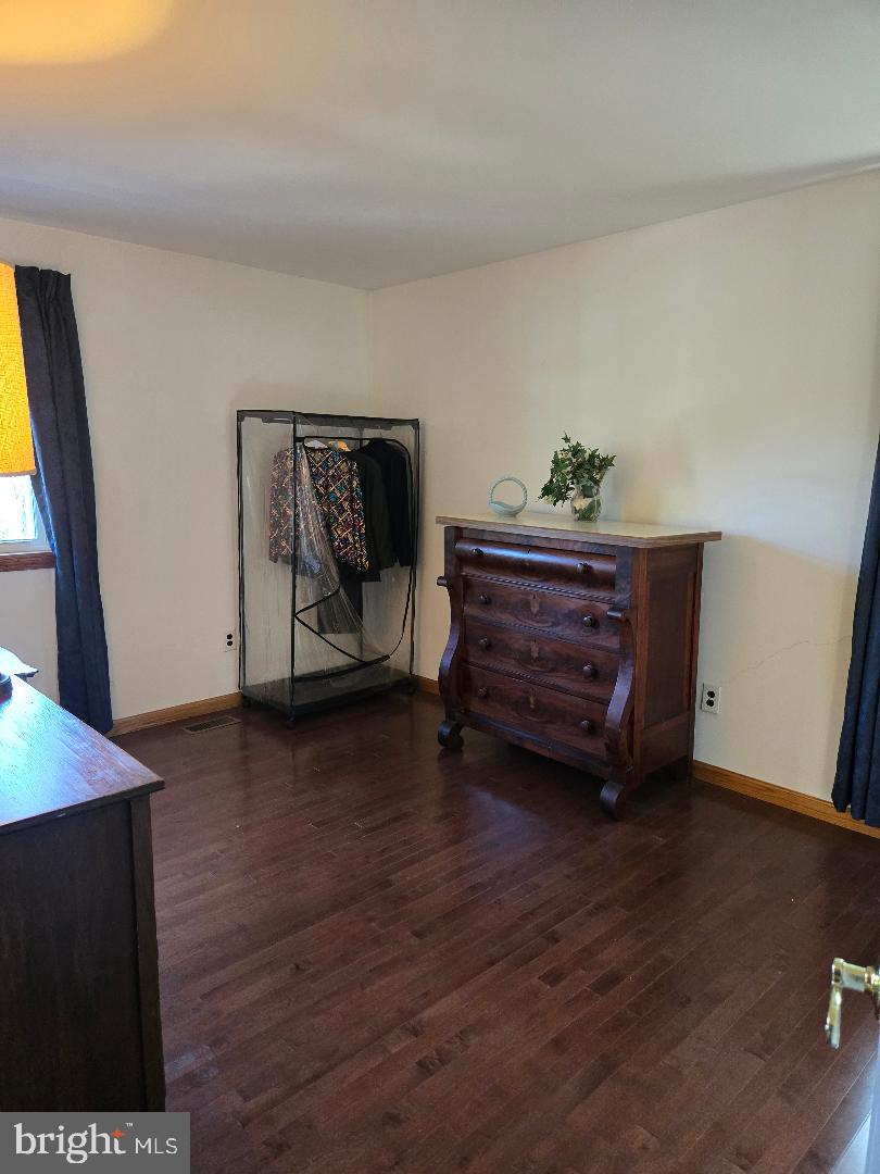 SHOEMAKER VIL - Residential