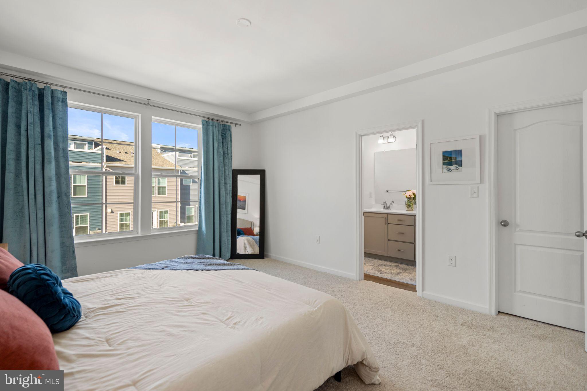 LOFTS AT CREEKSIDE - Residential