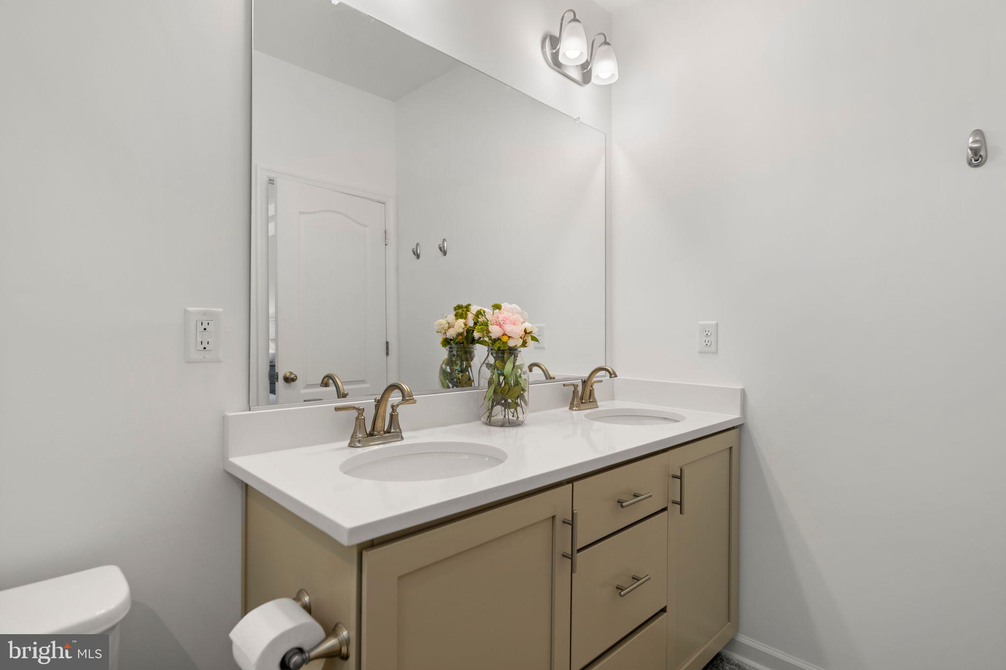 LOFTS AT CREEKSIDE - Residential