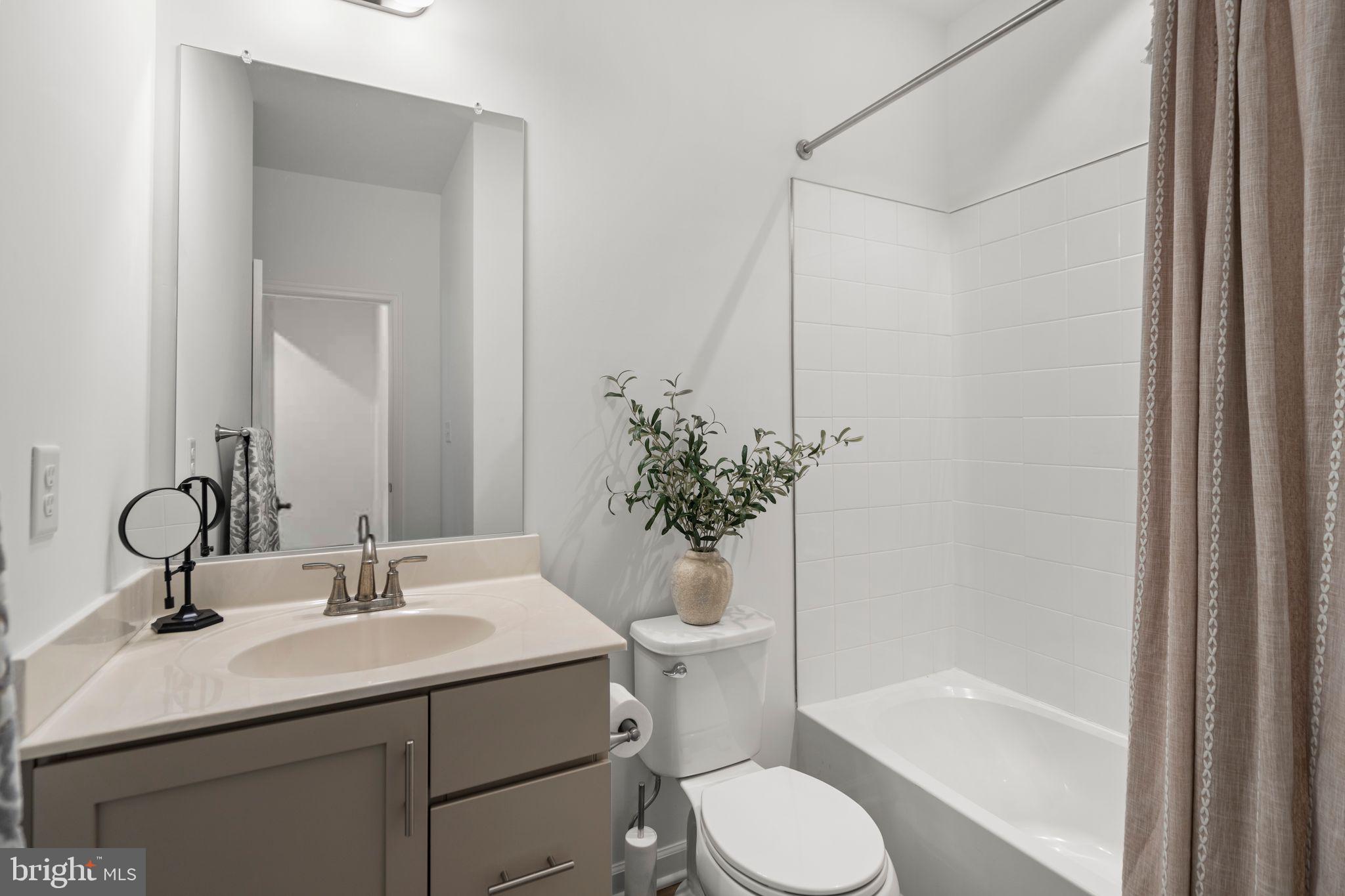 LOFTS AT CREEKSIDE - Residential