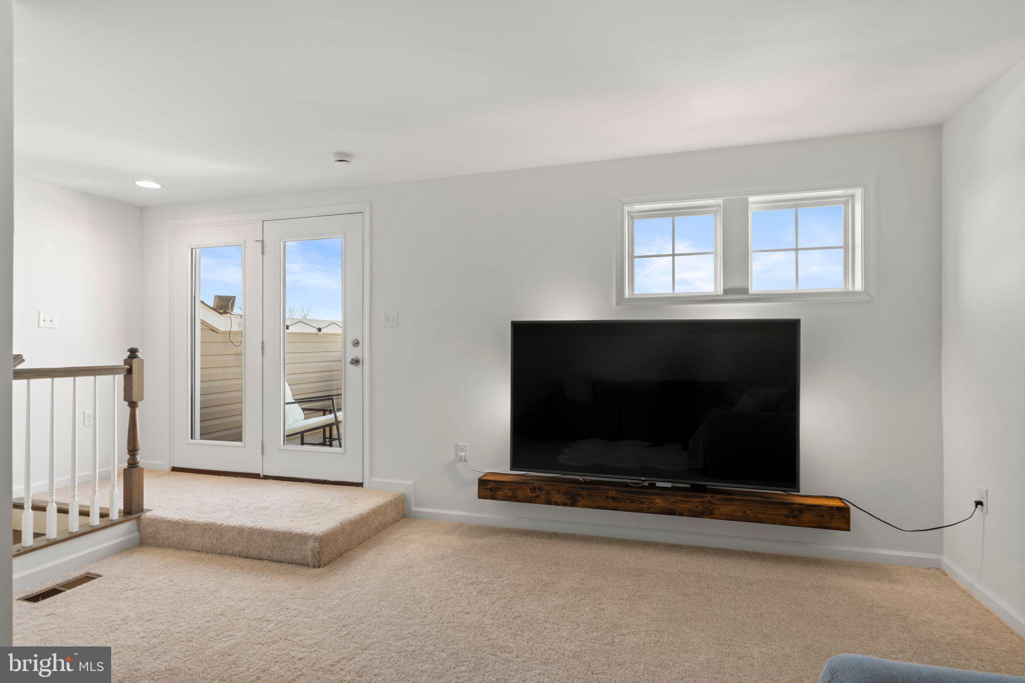 LOFTS AT CREEKSIDE - Residential