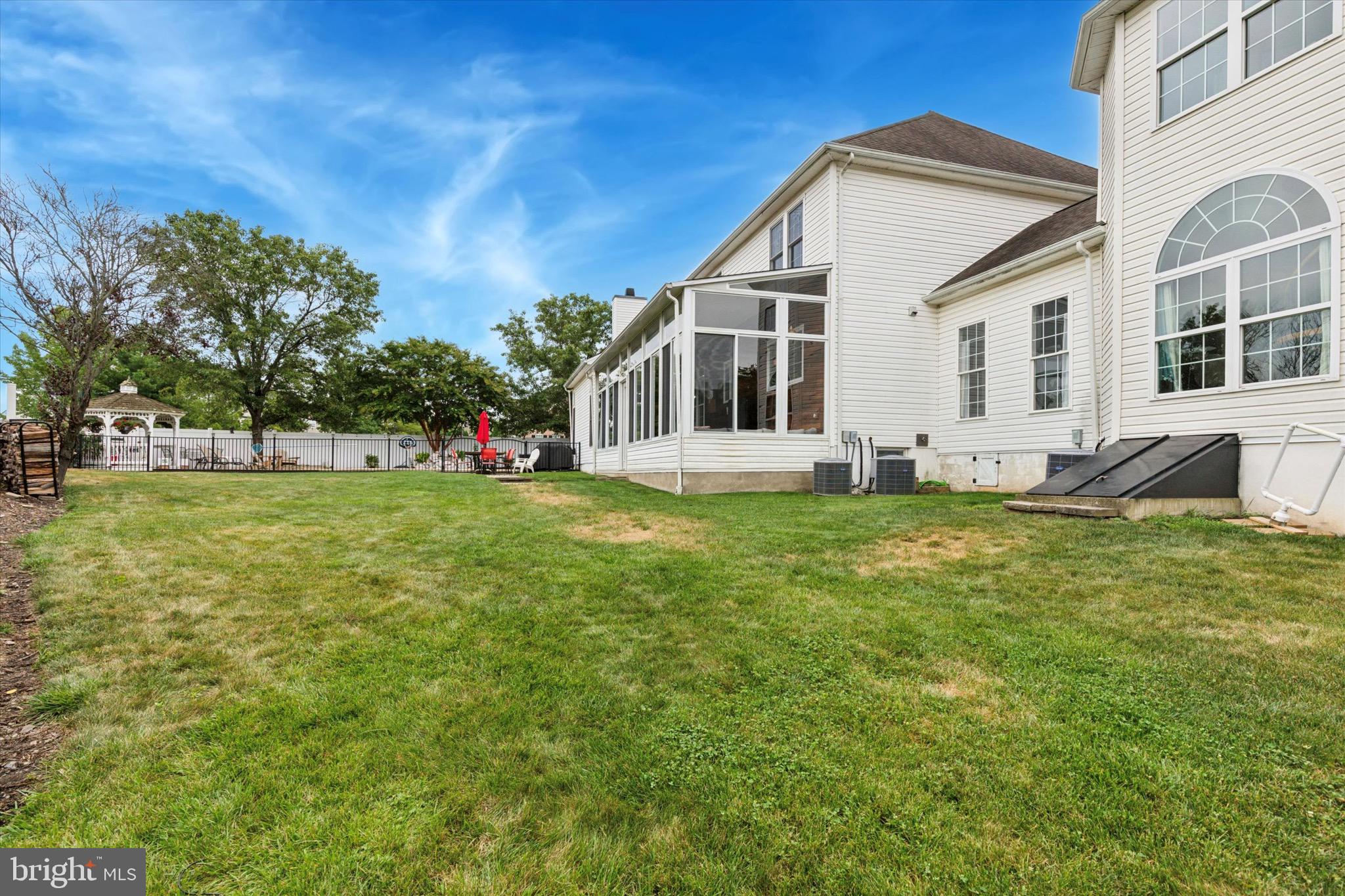 MAPLE KNOLL - Residential