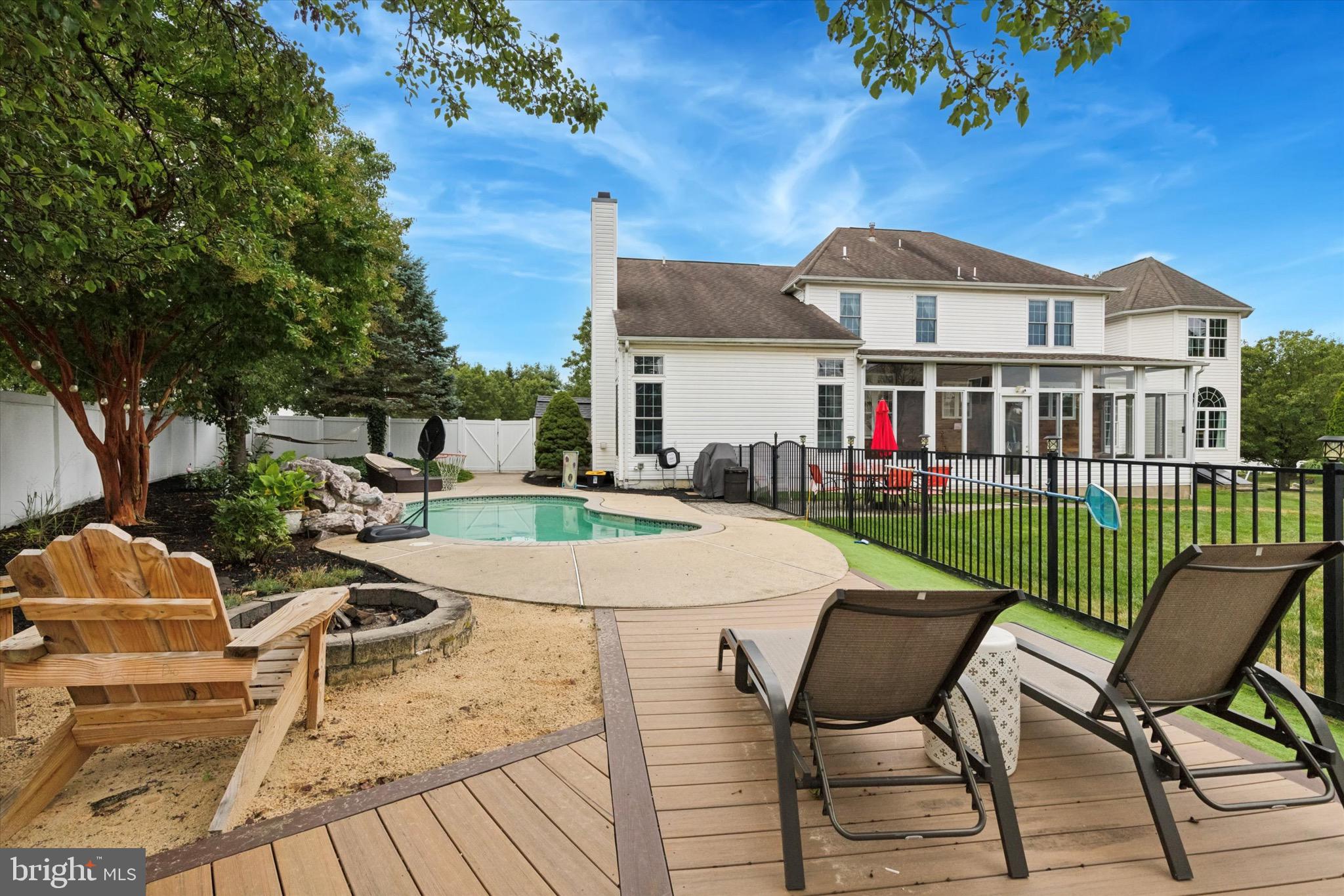 MAPLE KNOLL - Residential